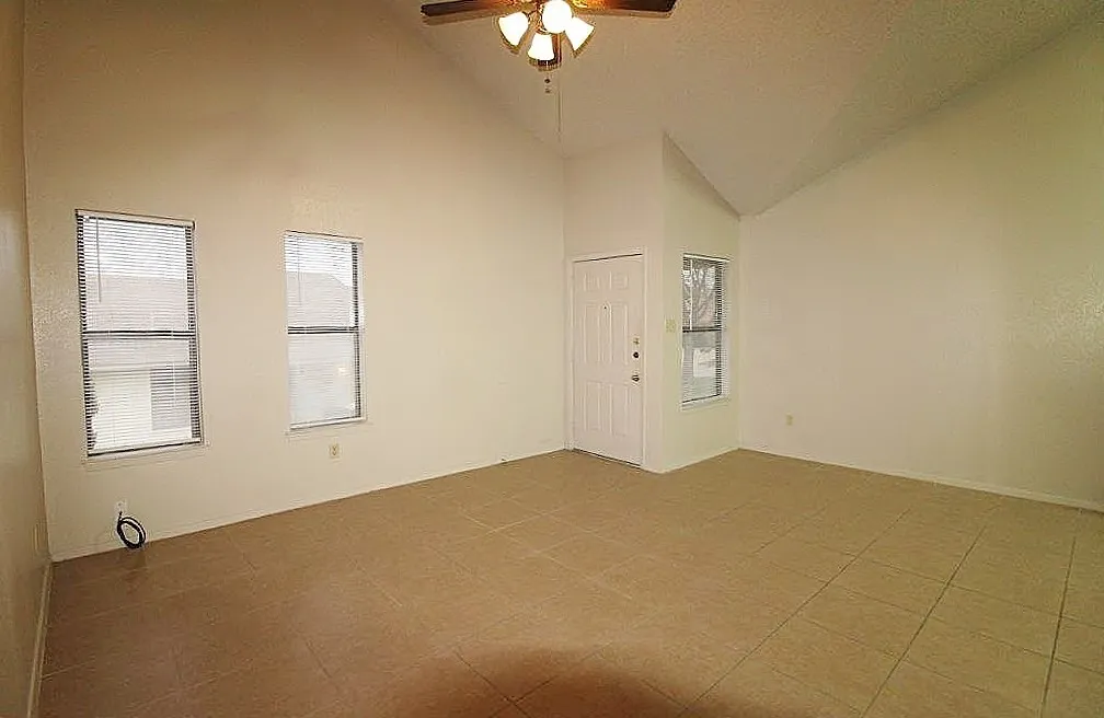 Duplex For Rent in Parker County , 1110 Curtis Drive, Weatherford, Texas 76086, 2 Bedroom, 2 Bathroom, Garage spaces, 1,004 Sqft, built in 1984, mls#21264354, Real Estate Agent in Weatherford, Homes For Rent in Parker county, Homes For Rent in Weatherford, Realtor in Weatherford Texas, Real Estate Brokerage Independent Realty Texas, Luminita Cordes Realtor