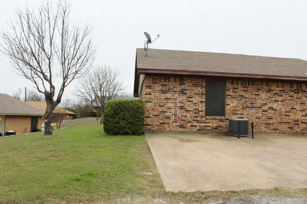 Duplex For Rent in Parker County , 1110 Curtis Drive, Weatherford, Texas 76086, 2 Bedroom, 2 Bathroom, Garage spaces, 1,004 Sqft, built in 1984, mls#21264354, Real Estate Agent in Weatherford, Homes For Rent in Parker county, Homes For Rent in Weatherford, Realtor in Weatherford Texas, Real Estate Brokerage Independent Realty Texas, Luminita Cordes Realtor