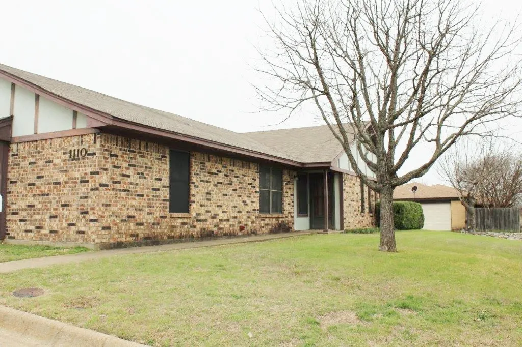Duplex For Rent in Parker County , 1110 Curtis Drive, Weatherford, Texas 76086, 2 Bedroom, 2 Bathroom, Garage spaces, 1,004 Sqft, built in 1984, mls#21264354, Real Estate Agent in Weatherford, Homes For Rent in Parker county, Homes For Rent in Weatherford, Realtor in Weatherford Texas, Real Estate Brokerage Independent Realty Texas, Luminita Cordes Realtor
