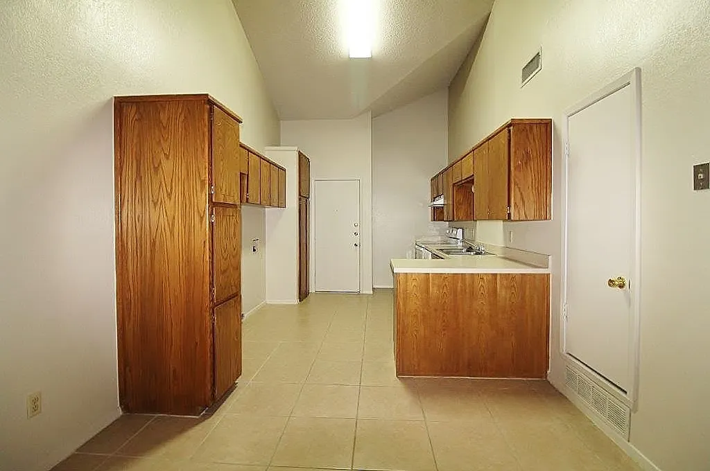 Duplex For Rent in Parker County , 1110 Curtis Drive, Weatherford, Texas 76086, 2 Bedroom, 2 Bathroom, Garage spaces, 1,004 Sqft, built in 1984, mls#21264354, Real Estate Agent in Weatherford, Homes For Rent in Parker county, Homes For Rent in Weatherford, Realtor in Weatherford Texas, Real Estate Brokerage Independent Realty Texas, Luminita Cordes Realtor