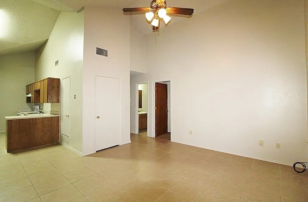 Duplex For Rent in Parker County , 1110 Curtis Drive, Weatherford, Texas 76086, 2 Bedroom, 2 Bathroom, Garage spaces, 1,004 Sqft, built in 1984, mls#21264354, Real Estate Agent in Weatherford, Homes For Rent in Parker county, Homes For Rent in Weatherford, Realtor in Weatherford Texas, Real Estate Brokerage Independent Realty Texas, Luminita Cordes Realtor