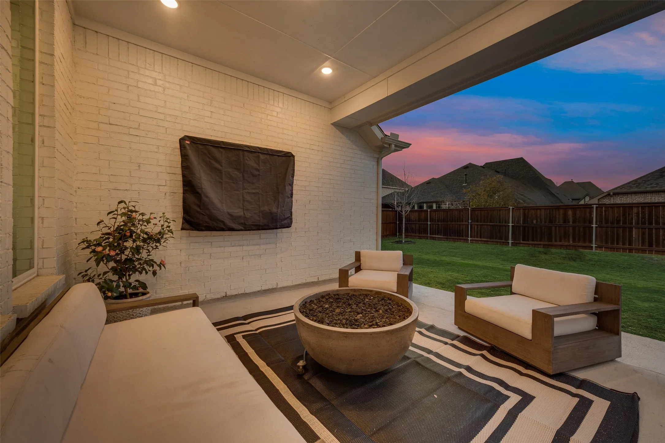 Extended covered backporch!