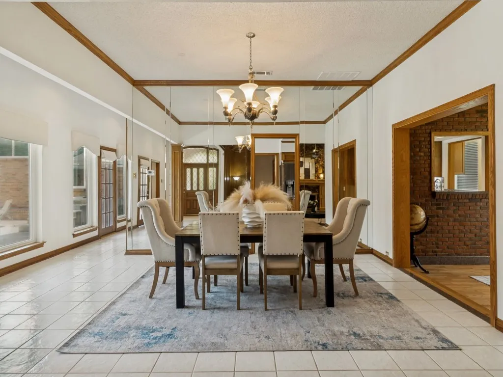 The dining area offers exceptional flexibility, easily accommodating both intimate gatherings and larger, more formal occasions!
