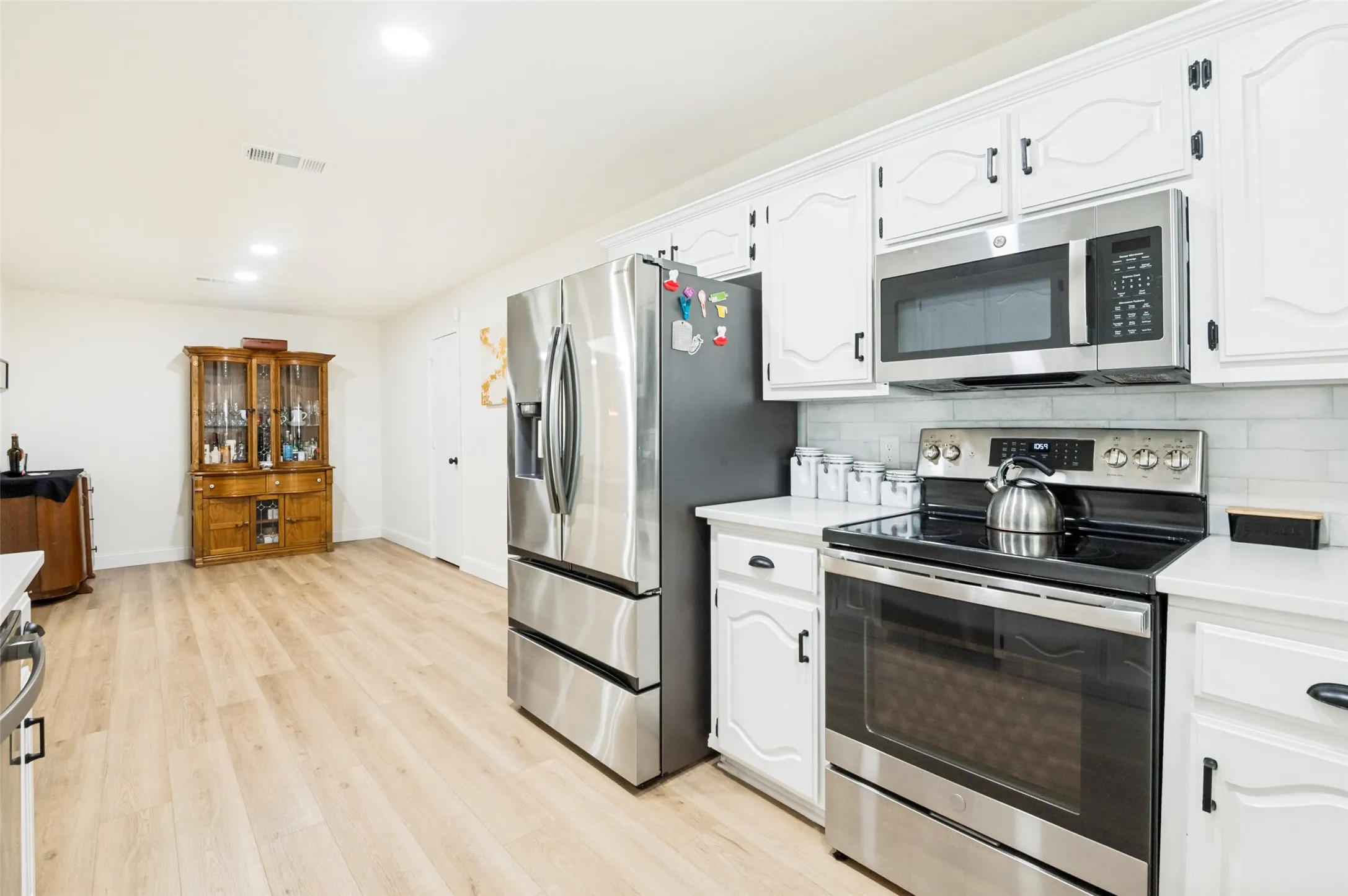 Single Family Residence For Sale in Dallas County , 3323 Dasher Street, Lancaster, Texas 75146, 4 Bedroom, 3 Bathroom, 1 Garage spaces, 2,655 Sqft, built in 1990, mls#21263988, Real Estate Agent in Lancaster, Homes For Sale in Dallas county, Homes For Sale in Lancaster, Realtor in Lancaster Texas, Real Estate Brokerage Independent Realty Texas, Luminita Cordes Realtor