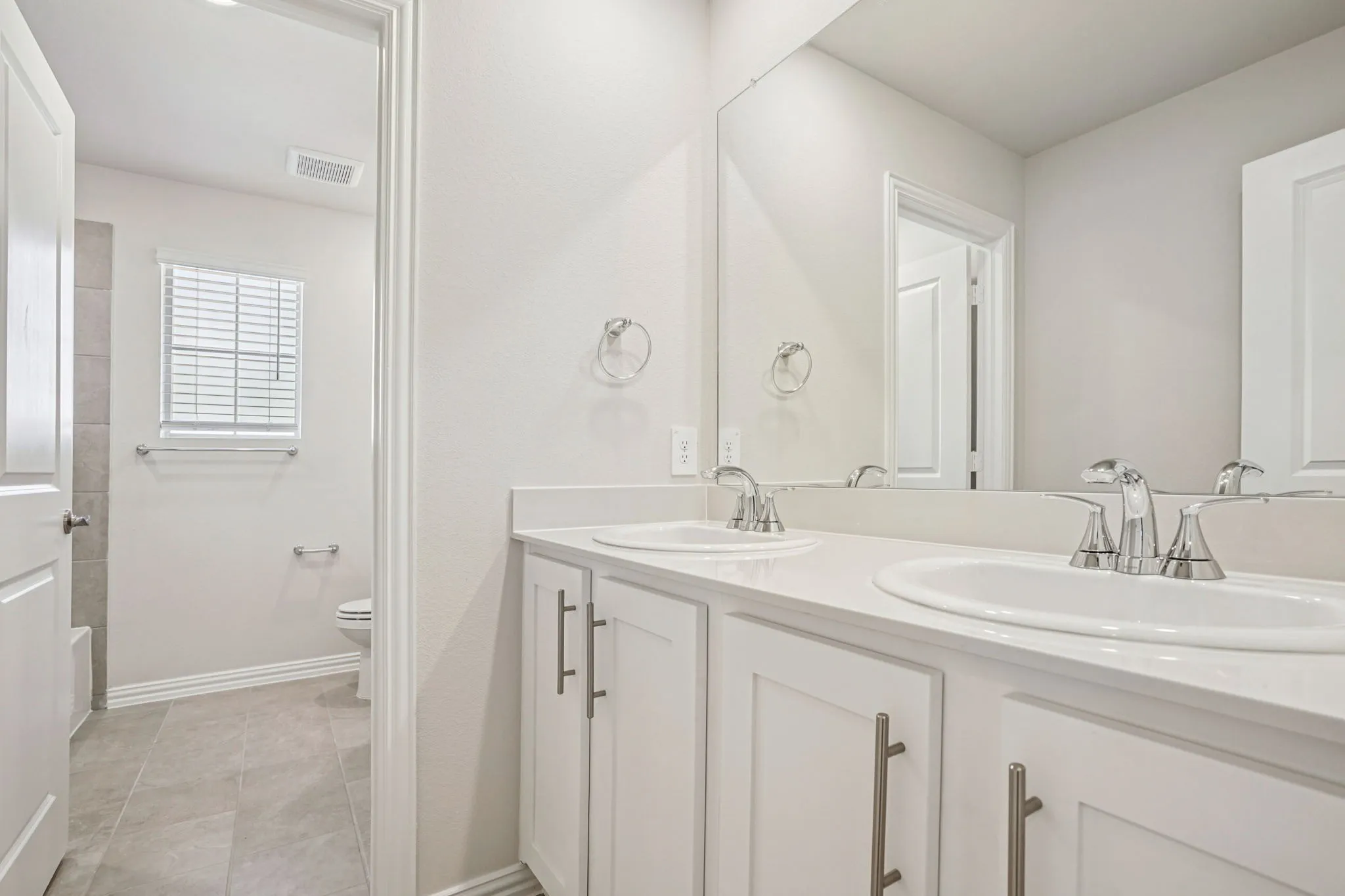 Photo is not of the actual home, but is an inspirational photo of builder’s model home and may depict options, furnishings, and/or decorator features that are not included.