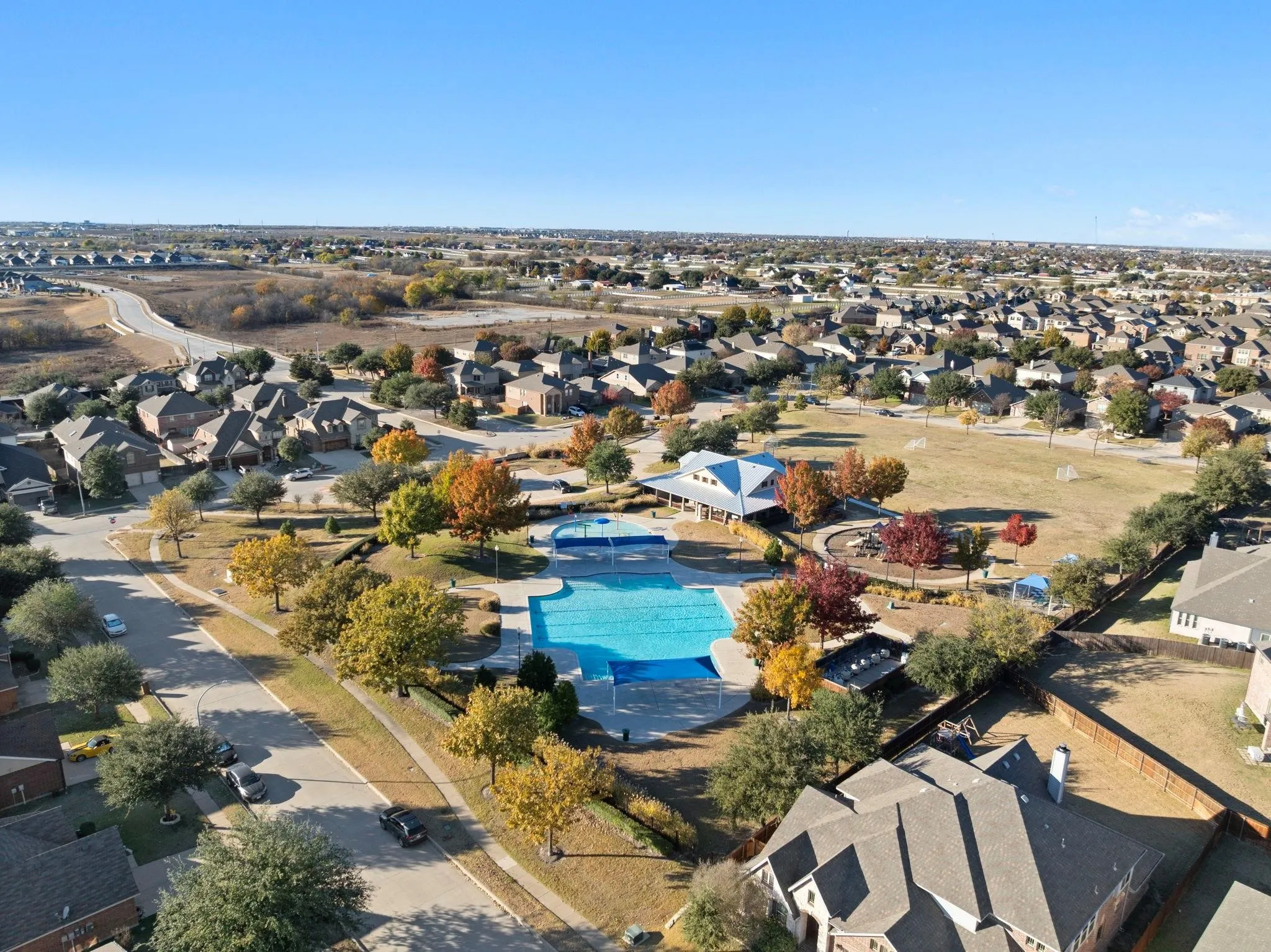 Single Family Residence For Sale in Tarrant County , 505 Winterwood Court, Fort Worth, Texas 76131, 5 Bedroom, 4 Bathroom, 2 Garage spaces, 3,221 Sqft, built in 2021, mls#21261605, Real Estate Agent in Fort Worth, Homes For Sale in Tarrant county, Homes For Sale in Fort Worth, Realtor in Fort Worth Texas, Real Estate Brokerage Independent Realty Texas, Luminita Cordes Realtor
