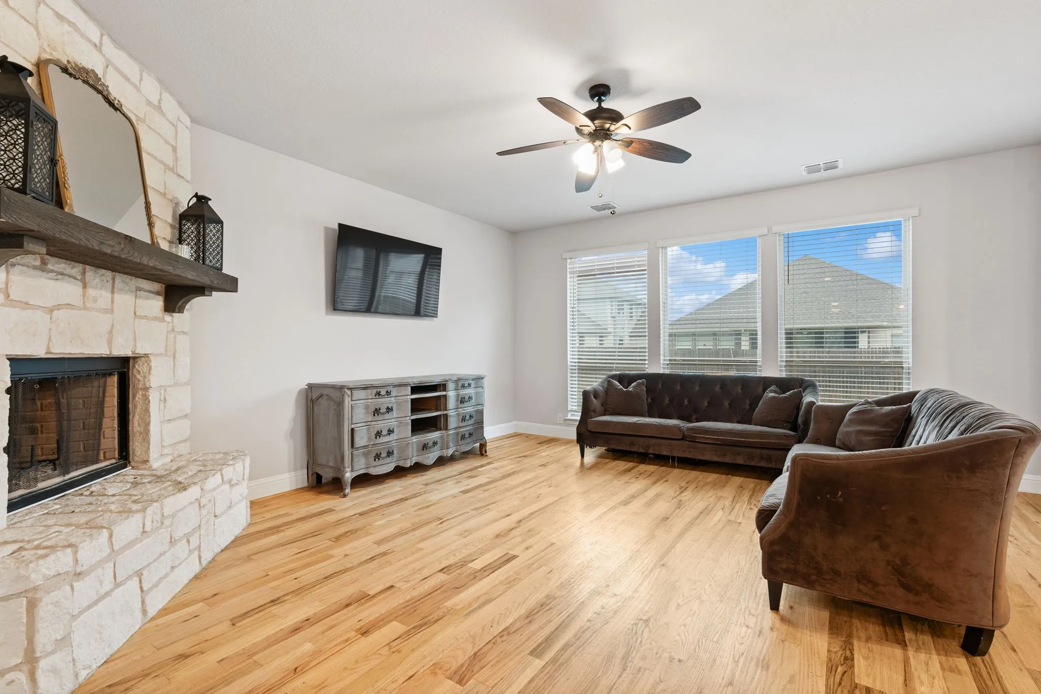 Single Family Residence For Sale in Tarrant County , 505 Winterwood Court, Fort Worth, Texas 76131, 5 Bedroom, 4 Bathroom, 2 Garage spaces, 3,221 Sqft, built in 2021, mls#21261605, Real Estate Agent in Fort Worth, Homes For Sale in Tarrant county, Homes For Sale in Fort Worth, Realtor in Fort Worth Texas, Real Estate Brokerage Independent Realty Texas, Luminita Cordes Realtor