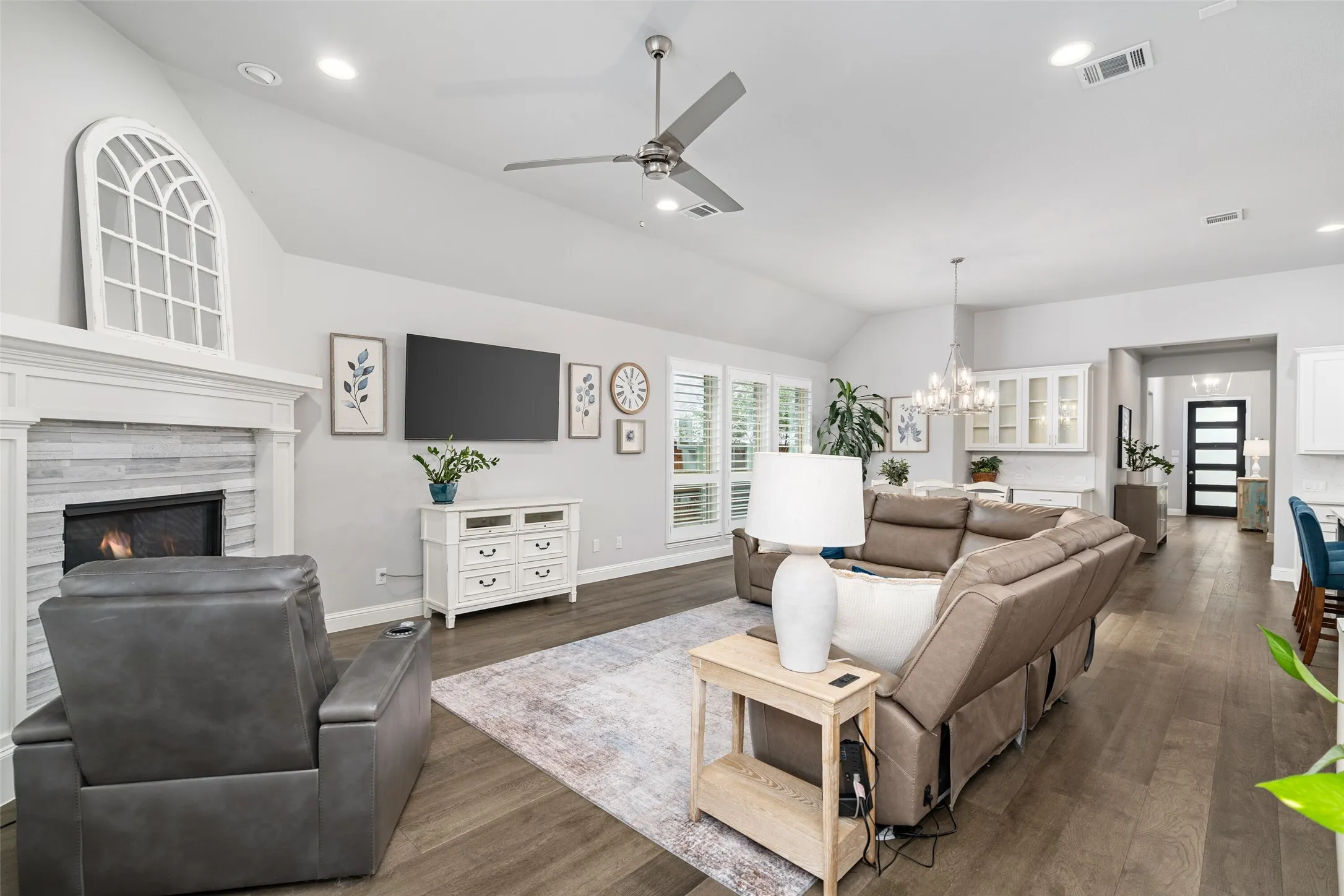 Single Family Residence For Sale in Collin County , 15150 Catalpa Road, Frisco, Texas 75035, 4 Bedroom, 3 Bathroom, 2 Garage spaces, 2,293 Sqft, built in 2019, mls#21262272, Real Estate Agent in Frisco, Homes For Sale in Collin county, Homes For Sale in Frisco, Realtor in Frisco Texas, Real Estate Brokerage Independent Realty Texas, Luminita Cordes Realtor