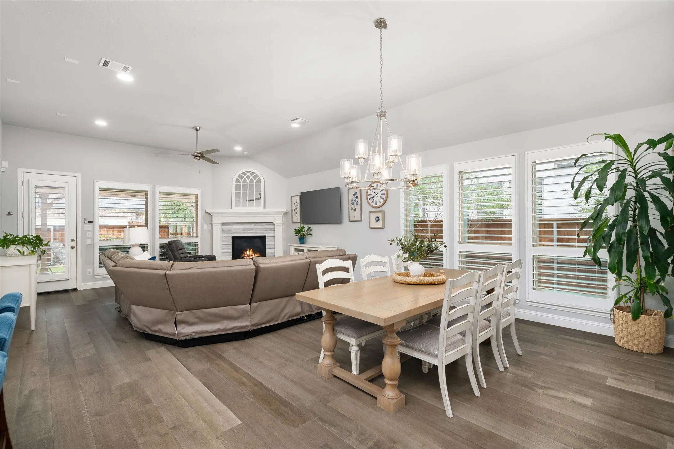 Single Family Residence For Sale in Collin County , 15150 Catalpa Road, Frisco, Texas 75035, 4 Bedroom, 3 Bathroom, 2 Garage spaces, 2,293 Sqft, built in 2019, mls#21262272, Real Estate Agent in Frisco, Homes For Sale in Collin county, Homes For Sale in Frisco, Realtor in Frisco Texas, Real Estate Brokerage Independent Realty Texas, Luminita Cordes Realtor