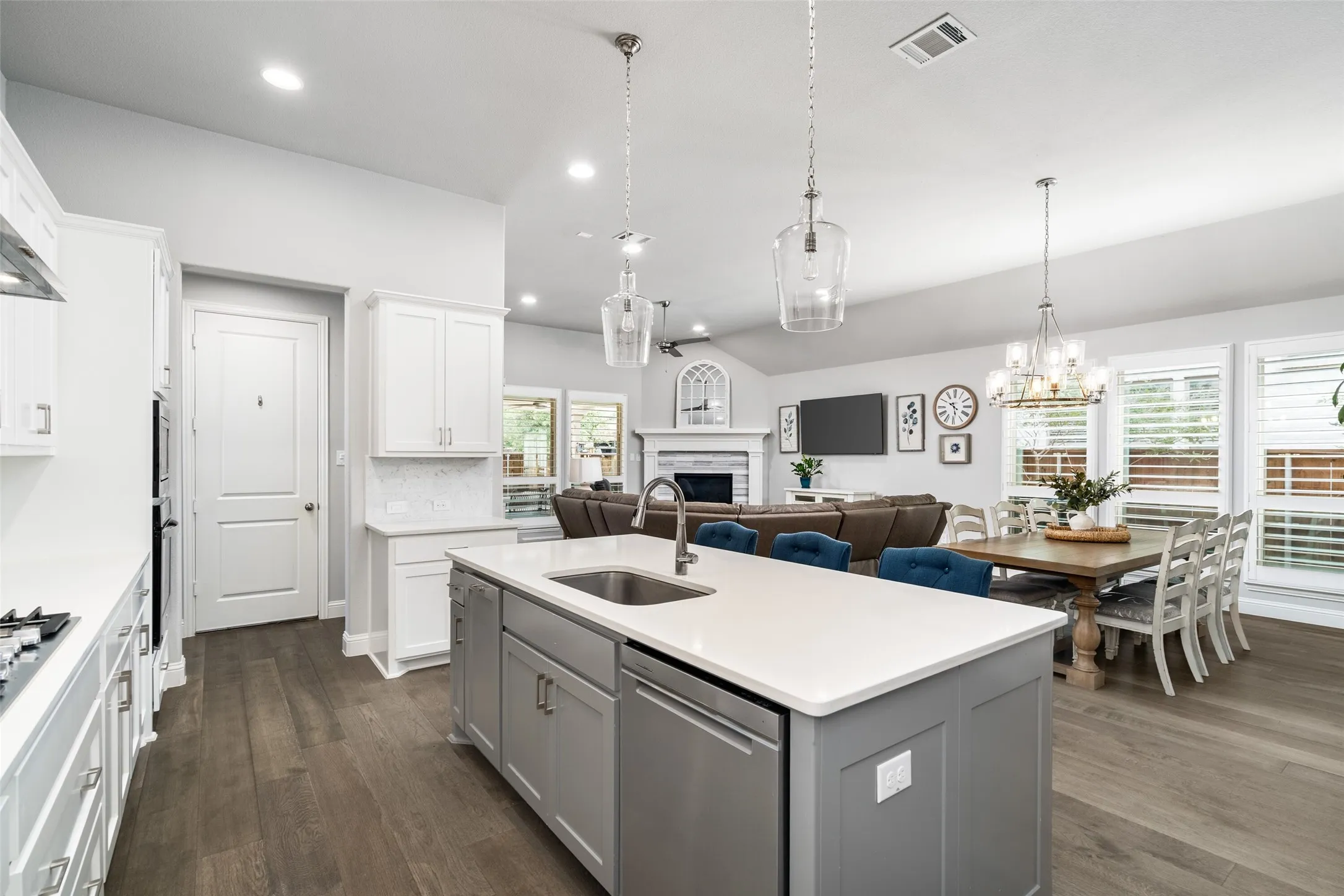 Single Family Residence For Sale in Collin County , 15150 Catalpa Road, Frisco, Texas 75035, 4 Bedroom, 3 Bathroom, 2 Garage spaces, 2,293 Sqft, built in 2019, mls#21262272, Real Estate Agent in Frisco, Homes For Sale in Collin county, Homes For Sale in Frisco, Realtor in Frisco Texas, Real Estate Brokerage Independent Realty Texas, Luminita Cordes Realtor