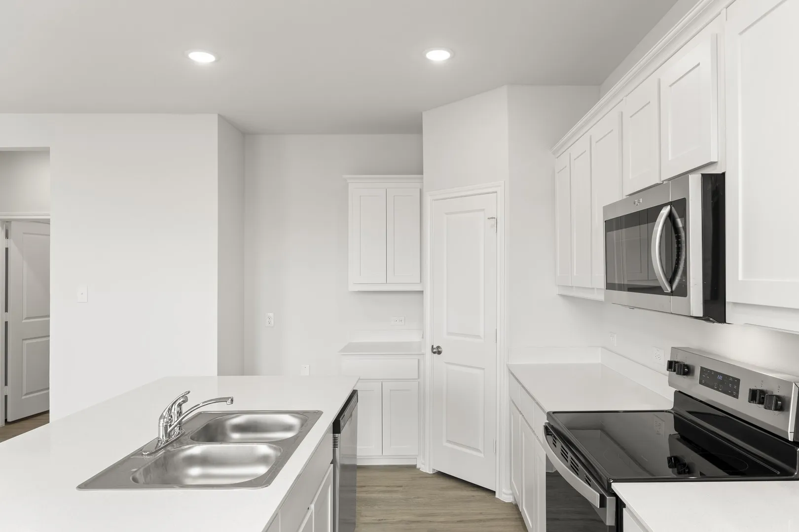 13. 1603 Potomac - Kitchen (3)