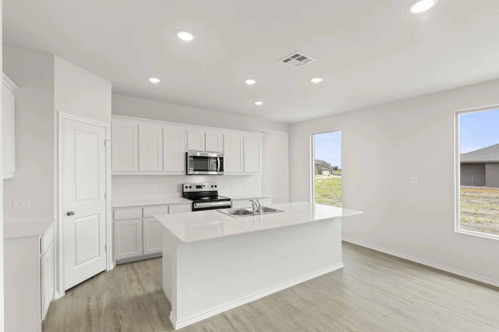 14. 1603 Potomac - Kitchen (4)