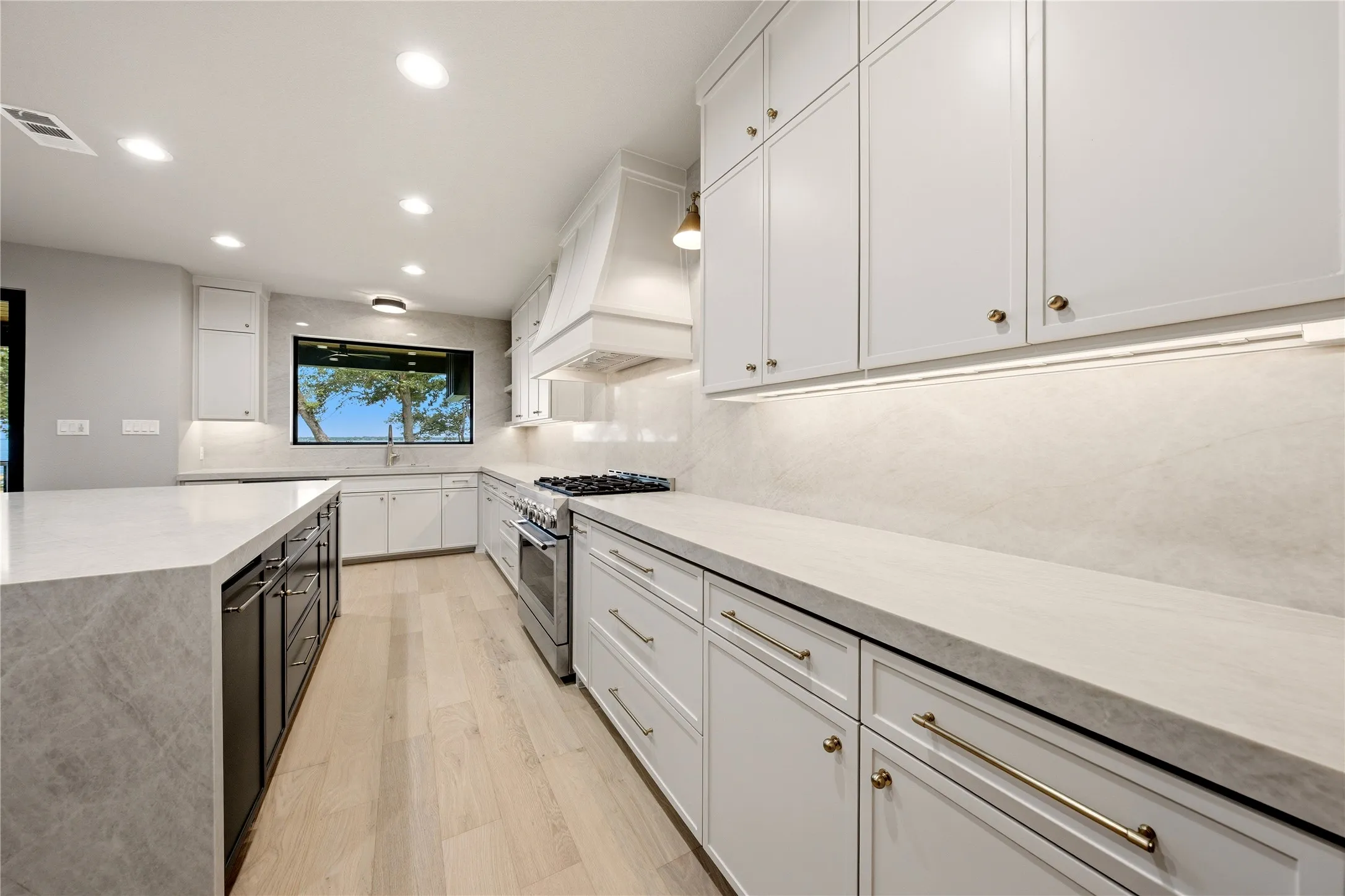 Single Family Residence For Sale in Henderson County , 100 Brentwood Estates Drive, Trinidad, Texas 75163, 6 Bedroom, 6 Bathroom, 2 Garage spaces, 3,843 Sqft, built in 2026, Price $2,299,000, mls#21263788, Real Estate Agent in Trinidad, Homes For Sale in Henderson county, Homes For Sale in Trinidad, Realtor in Trinidad Texas, Real Estate Brokerage Independent Realty Texas, Luminita Cordes Realtor