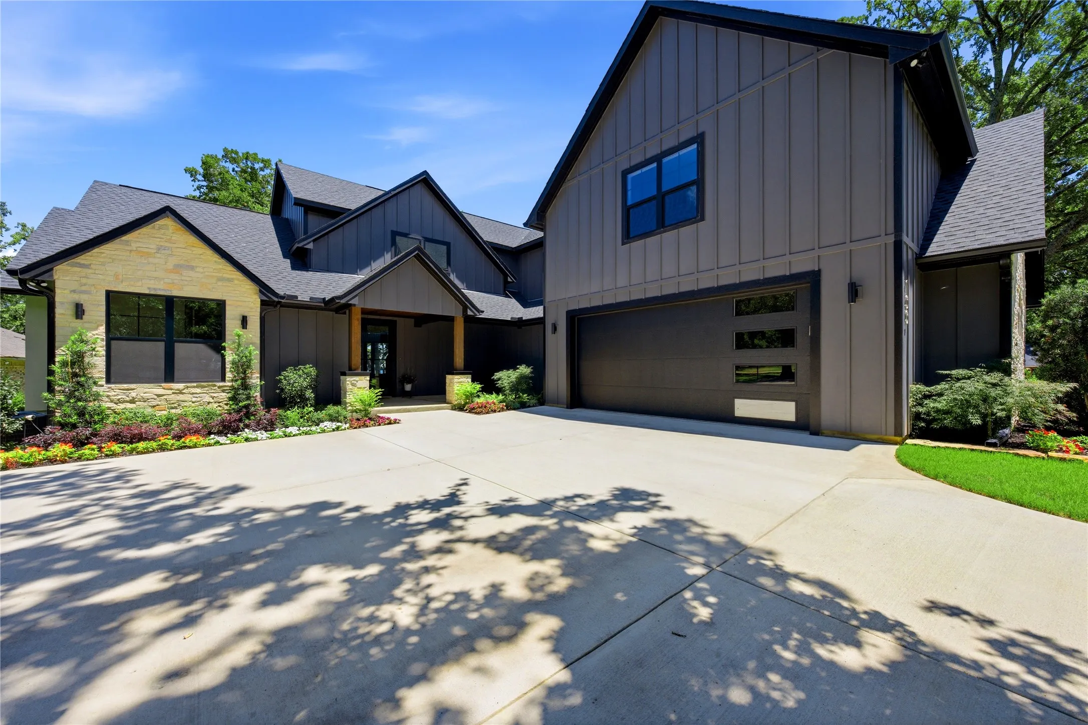 Single Family Residence For Sale in Henderson County , 100 Brentwood Estates Drive, Trinidad, Texas 75163, 6 Bedroom, 6 Bathroom, 2 Garage spaces, 3,843 Sqft, built in 2026, Price $2,299,000, mls#21263788, Real Estate Agent in Trinidad, Homes For Sale in Henderson county, Homes For Sale in Trinidad, Realtor in Trinidad Texas, Real Estate Brokerage Independent Realty Texas, Luminita Cordes Realtor