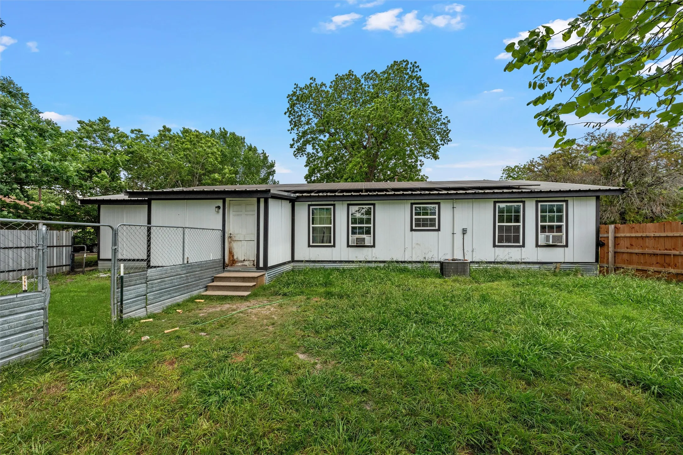 Single Family Residence For Sale in Mc Lennan County , 209 N Goddard Street, Mart, Texas 76664, 3 Bedroom, 2 Bathroom, Garage spaces, 1,662 Sqft, built in 1974, Price $229,000, mls#21263820, Real Estate Agent in Mart, Homes For Sale in Mc Lennan county, Homes For Sale in Mart, Realtor in Mart Texas, Real Estate Brokerage Independent Realty Texas, Luminita Cordes Realtor