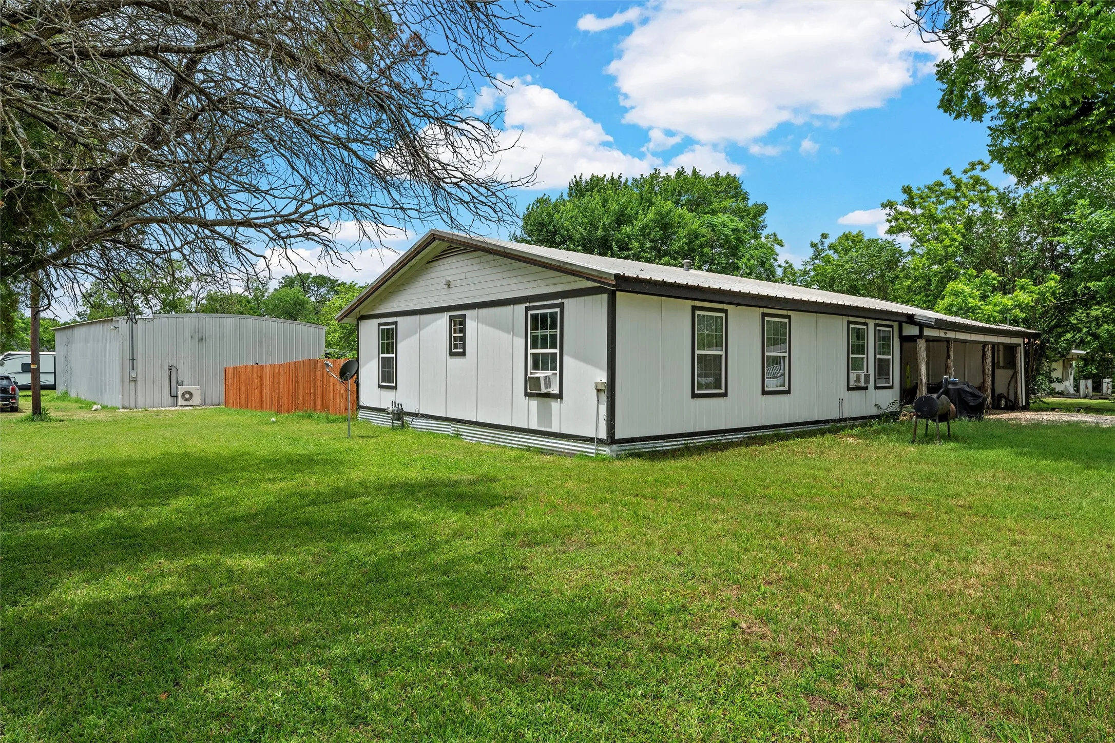 Single Family Residence For Sale in Mc Lennan County , 209 N Goddard Street, Mart, Texas 76664, 3 Bedroom, 2 Bathroom, Garage spaces, 1,662 Sqft, built in 1974, Price $229,000, mls#21263820, Real Estate Agent in Mart, Homes For Sale in Mc Lennan county, Homes For Sale in Mart, Realtor in Mart Texas, Real Estate Brokerage Independent Realty Texas, Luminita Cordes Realtor