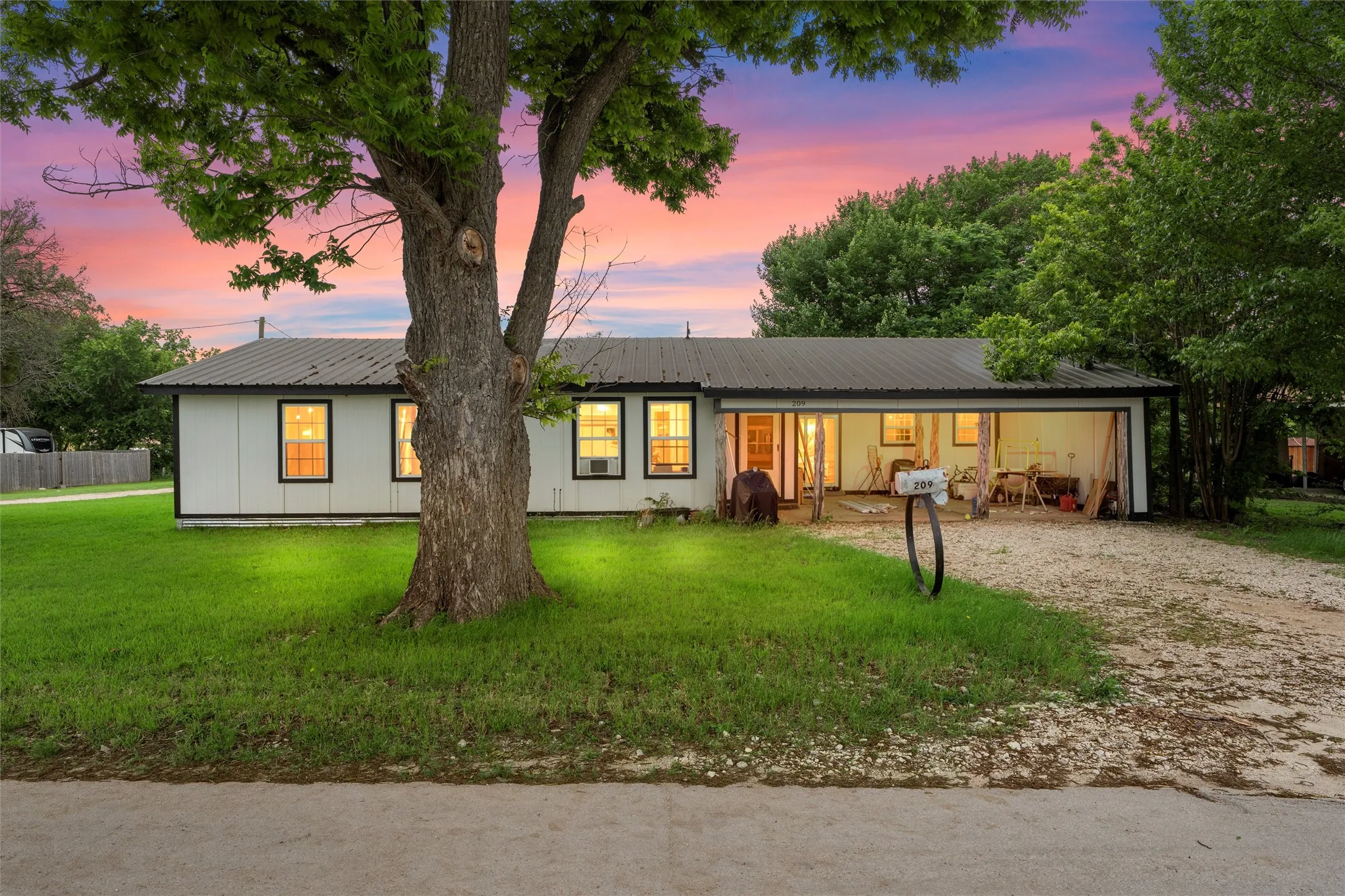 Single Family Residence For Sale in Mc Lennan County , 209 N Goddard Street, Mart, Texas 76664, 3 Bedroom, 2 Bathroom, Garage spaces, 1,662 Sqft, built in 1974, Price $229,000, mls#21263820, Real Estate Agent in Mart, Homes For Sale in Mc Lennan county, Homes For Sale in Mart, Realtor in Mart Texas, Real Estate Brokerage Independent Realty Texas, Luminita Cordes Realtor