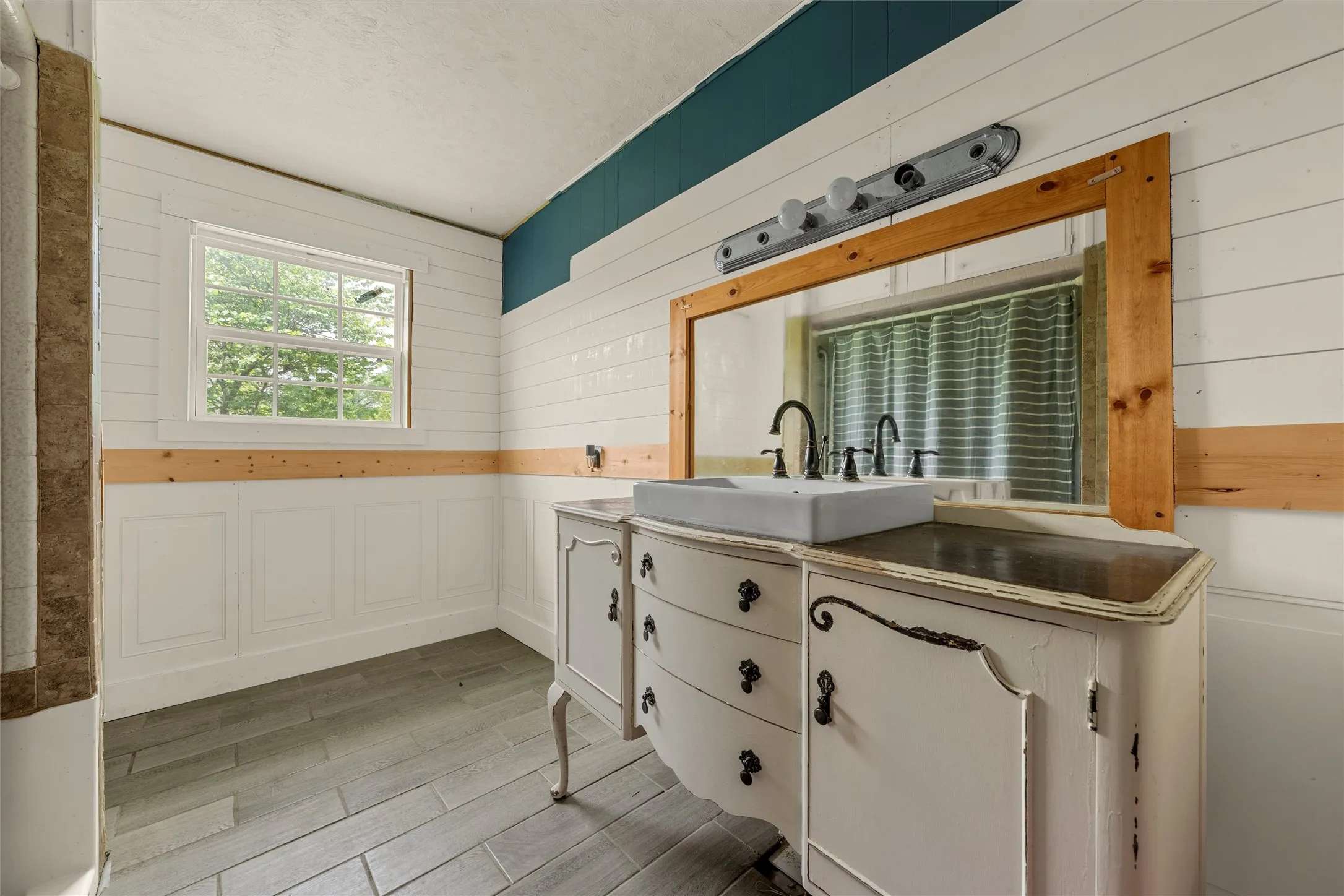 Single Family Residence For Sale in Mc Lennan County , 209 N Goddard Street, Mart, Texas 76664, 3 Bedroom, 2 Bathroom, Garage spaces, 1,662 Sqft, built in 1974, Price $229,000, mls#21263820, Real Estate Agent in Mart, Homes For Sale in Mc Lennan county, Homes For Sale in Mart, Realtor in Mart Texas, Real Estate Brokerage Independent Realty Texas, Luminita Cordes Realtor