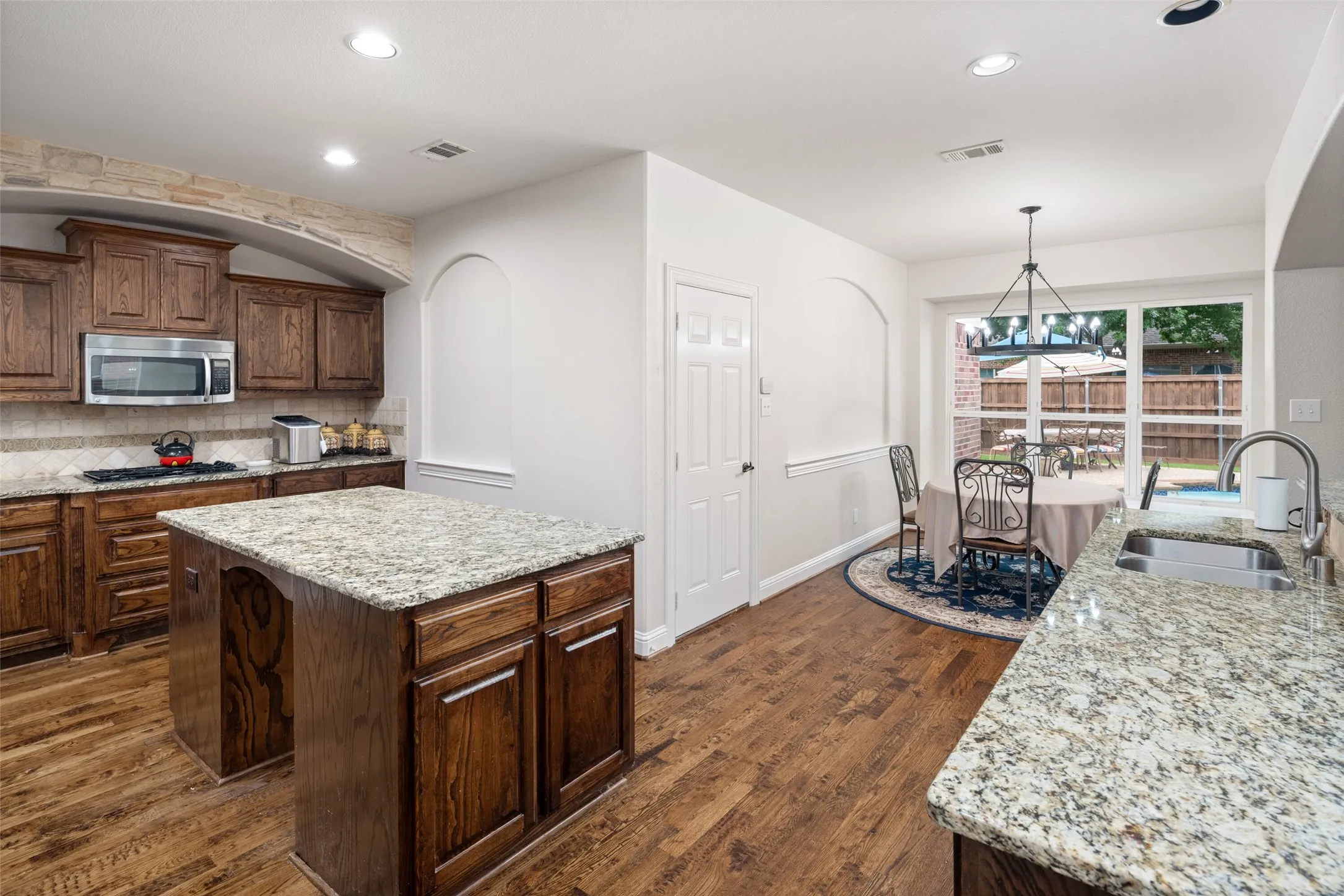 Single Family Residence For Sale in Collin County , 1737 Mapleleaf Drive, Wylie, Texas 75098, 6 Bedrooms, 4 Bathrooms, 3 Garage spaces, 4,168 Sqft, built in 2008, Price $674,900, mls#21260788, Real Estate Agent in Wylie, Homes For Sale in Collin county, Homes For Sale in Wylie, Realtor in Wylie Texas, Real Estate Brokerage Independent Realty Texas, Luminita Cordes Realtor