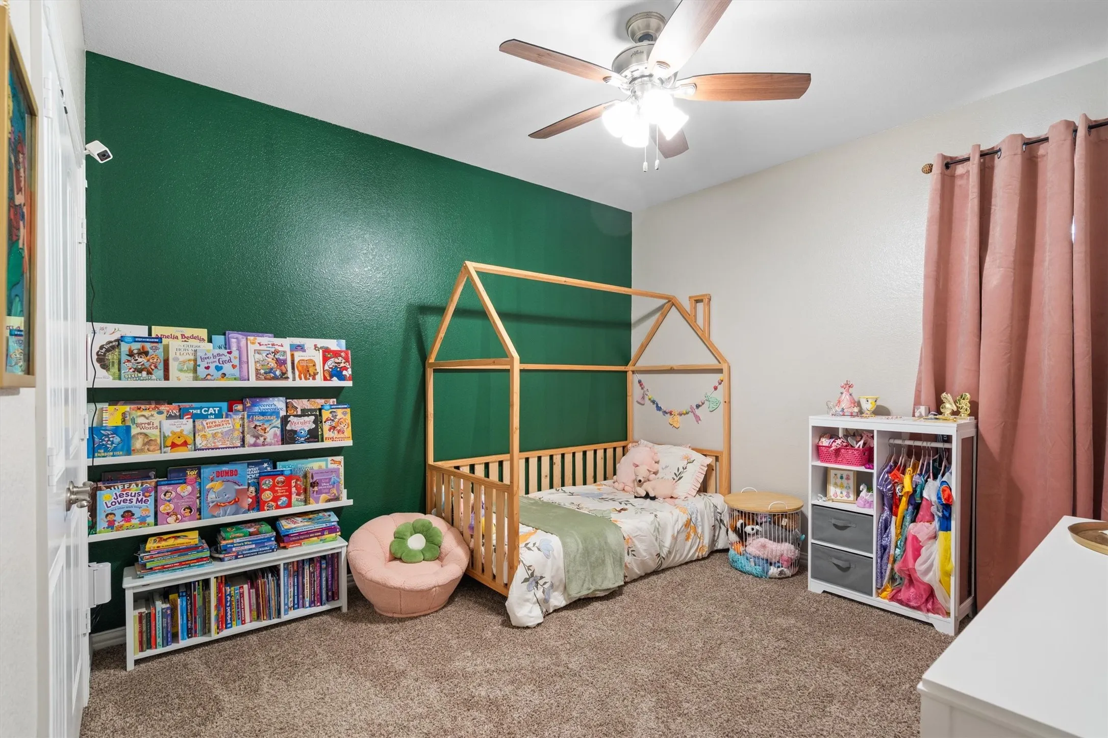 Bedroom for guests or kids