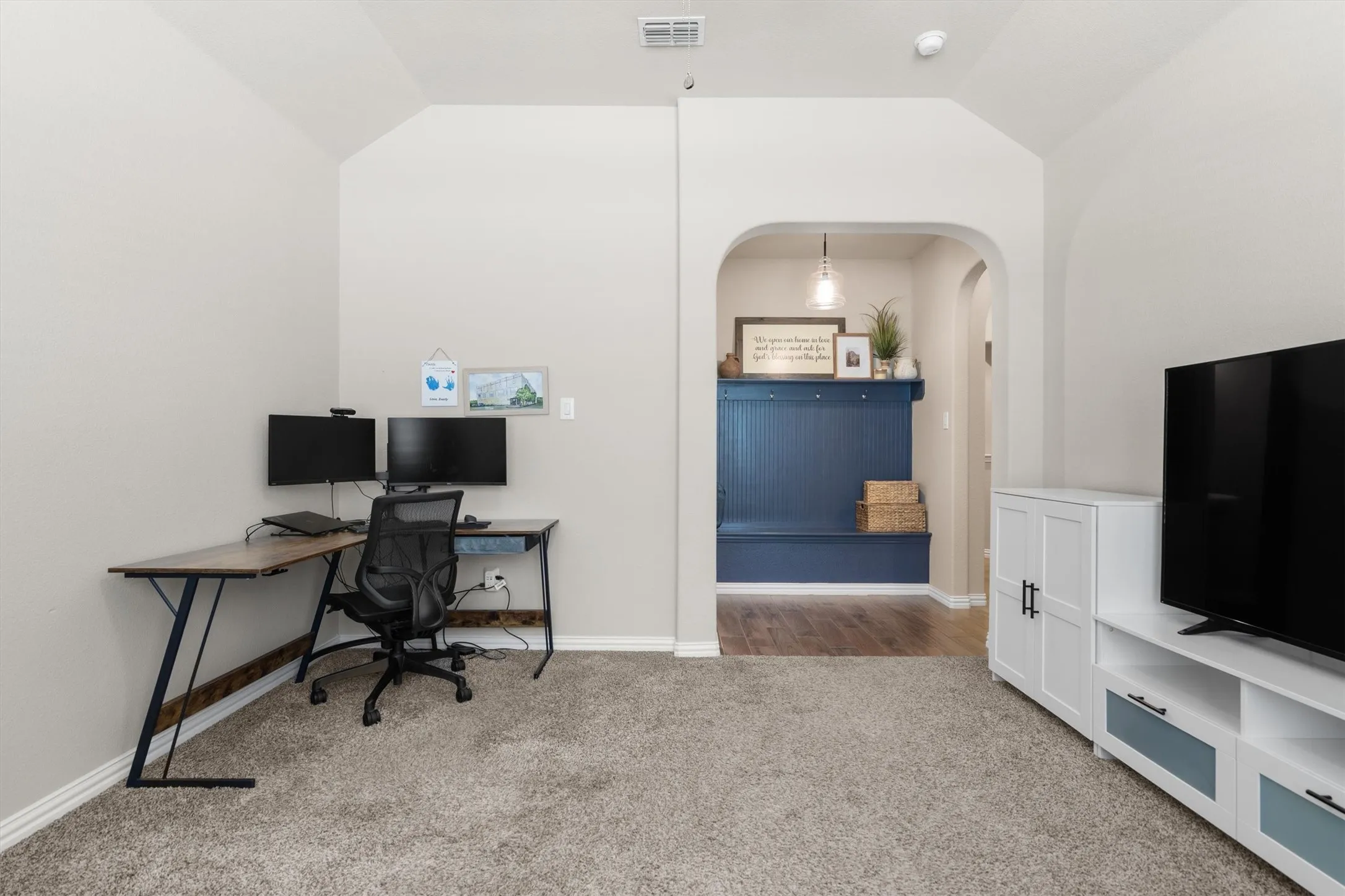 Single Family Residence For Sale in Denton County , 2108 Moonsail Lane, Denton, Texas 76210, 3 Bedroom, 3 Bathroom, 2 Garage spaces, 2,204 Sqft, built in 2018, mls#21264233, Real Estate Agent in Denton, Homes For Sale in Denton county, Homes For Sale in Denton, Realtor in Denton Texas, Real Estate Brokerage Independent Realty Texas, Luminita Cordes Realtor