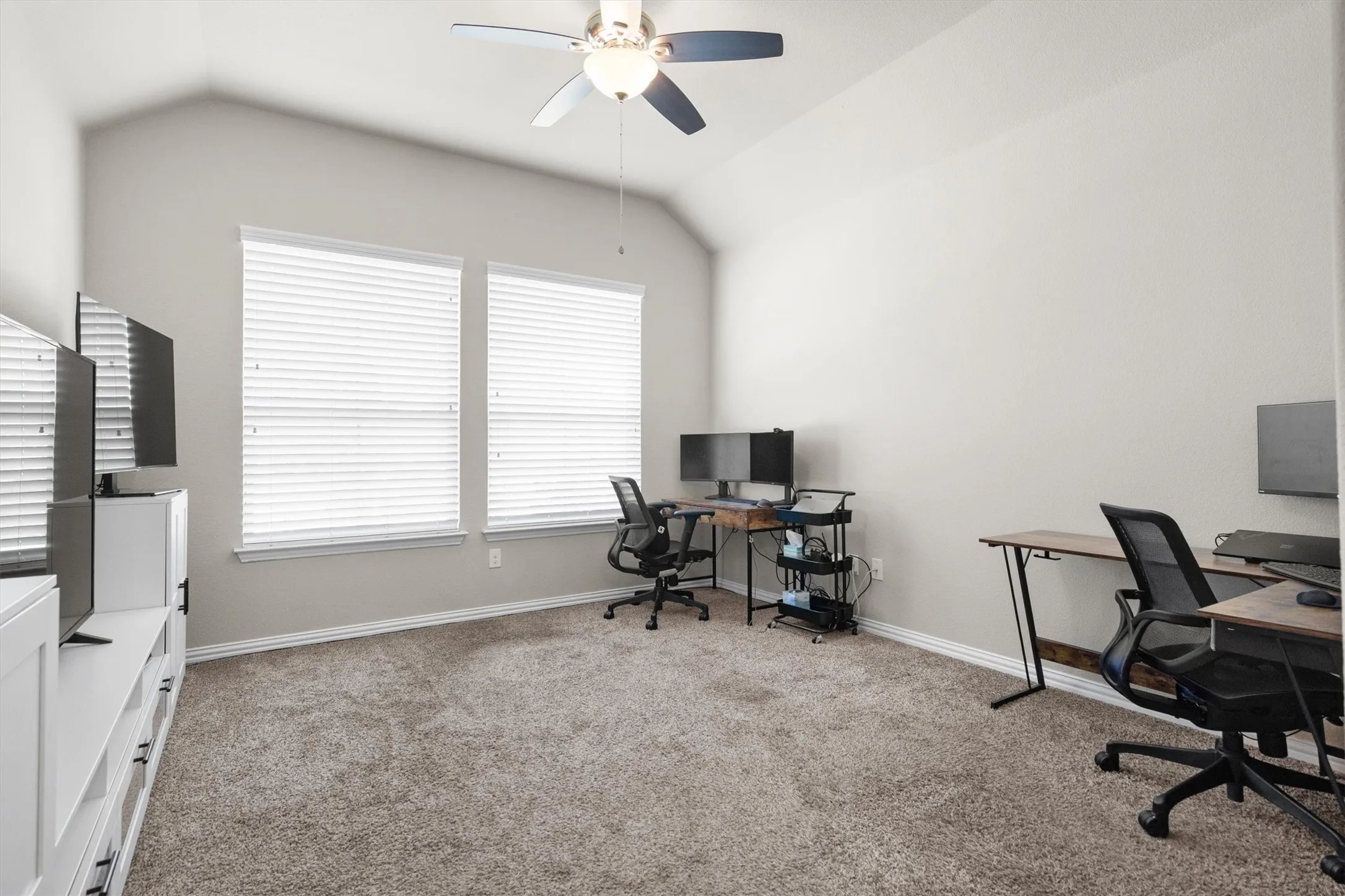 Single Family Residence For Sale in Denton County , 2108 Moonsail Lane, Denton, Texas 76210, 3 Bedroom, 3 Bathroom, 2 Garage spaces, 2,204 Sqft, built in 2018, mls#21264233, Real Estate Agent in Denton, Homes For Sale in Denton county, Homes For Sale in Denton, Realtor in Denton Texas, Real Estate Brokerage Independent Realty Texas, Luminita Cordes Realtor