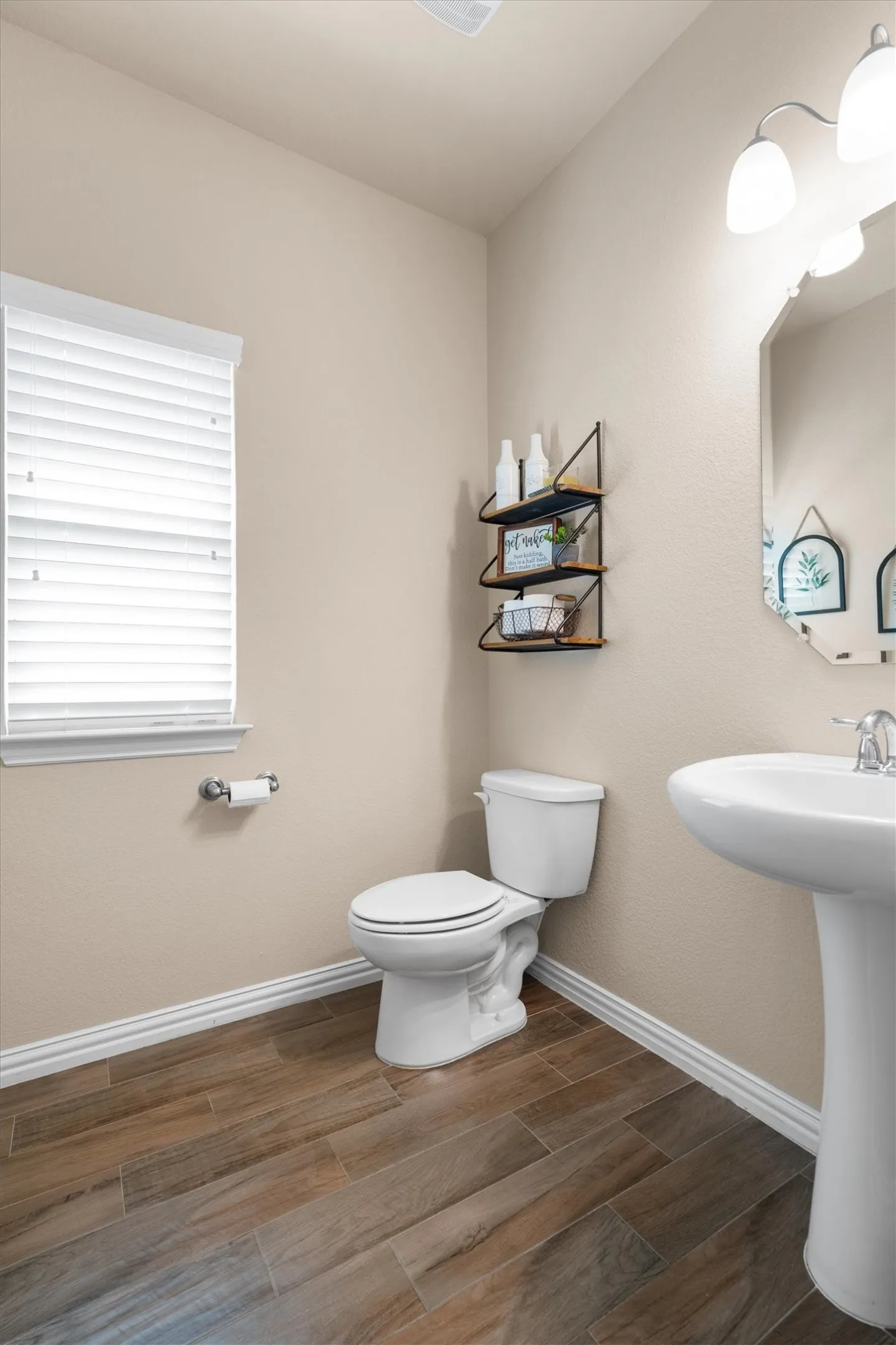 Single Family Residence For Sale in Denton County , 2108 Moonsail Lane, Denton, Texas 76210, 3 Bedroom, 3 Bathroom, 2 Garage spaces, 2,204 Sqft, built in 2018, mls#21264233, Real Estate Agent in Denton, Homes For Sale in Denton county, Homes For Sale in Denton, Realtor in Denton Texas, Real Estate Brokerage Independent Realty Texas, Luminita Cordes Realtor