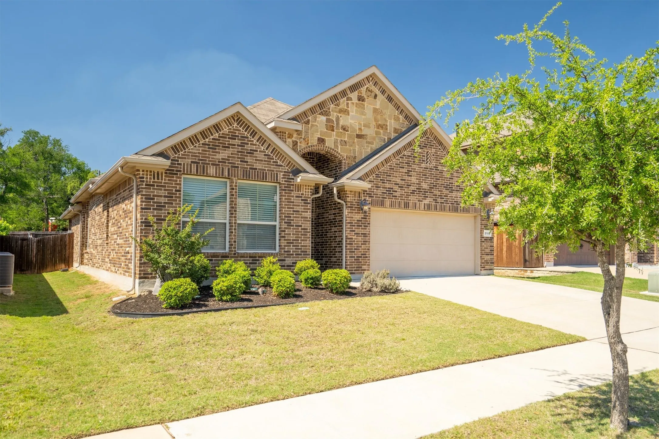 Single Family Residence For Sale in Denton County , 2108 Moonsail Lane, Denton, Texas 76210, 3 Bedroom, 3 Bathroom, 2 Garage spaces, 2,204 Sqft, built in 2018, mls#21264233, Real Estate Agent in Denton, Homes For Sale in Denton county, Homes For Sale in Denton, Realtor in Denton Texas, Real Estate Brokerage Independent Realty Texas, Luminita Cordes Realtor