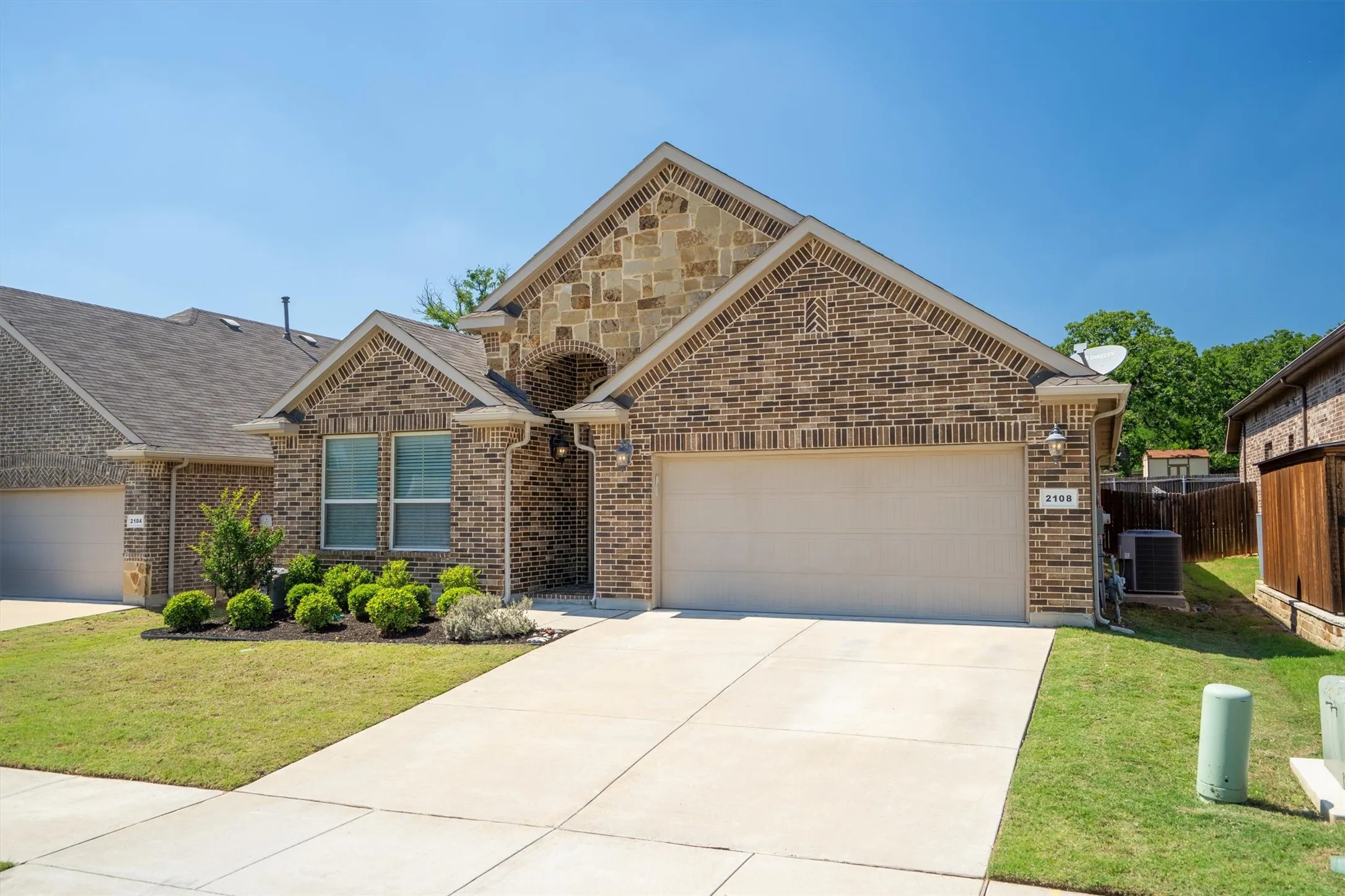 Single Family Residence For Sale in Denton County , 2108 Moonsail Lane, Denton, Texas 76210, 3 Bedroom, 3 Bathroom, 2 Garage spaces, 2,204 Sqft, built in 2018, mls#21264233, Real Estate Agent in Denton, Homes For Sale in Denton county, Homes For Sale in Denton, Realtor in Denton Texas, Real Estate Brokerage Independent Realty Texas, Luminita Cordes Realtor
