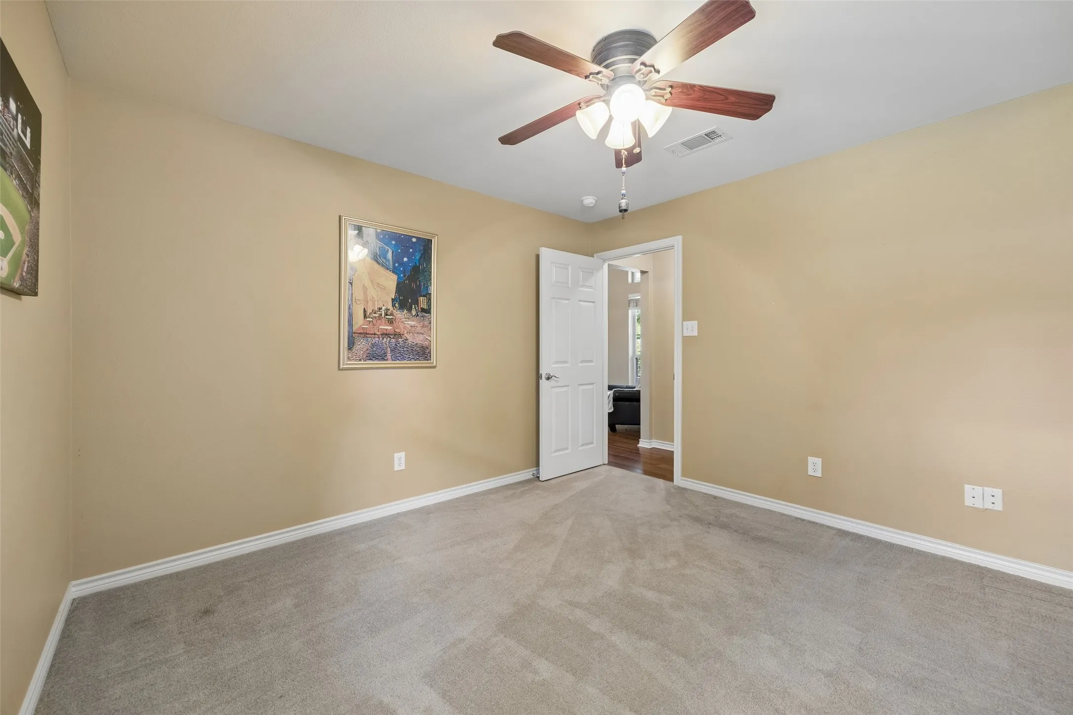 Single Family Residence For Sale in Denton County , 621 W Windsor Drive, Denton, Texas 76207, 3 Bedroom, 2 Bathroom, 2 Garage spaces, 1,660 Sqft, built in 1995, mls#21264438, Real Estate Agent in Denton, Homes For Sale in Denton county, Homes For Sale in Denton, Realtor in Denton Texas, Real Estate Brokerage Independent Realty Texas, Luminita Cordes Realtor