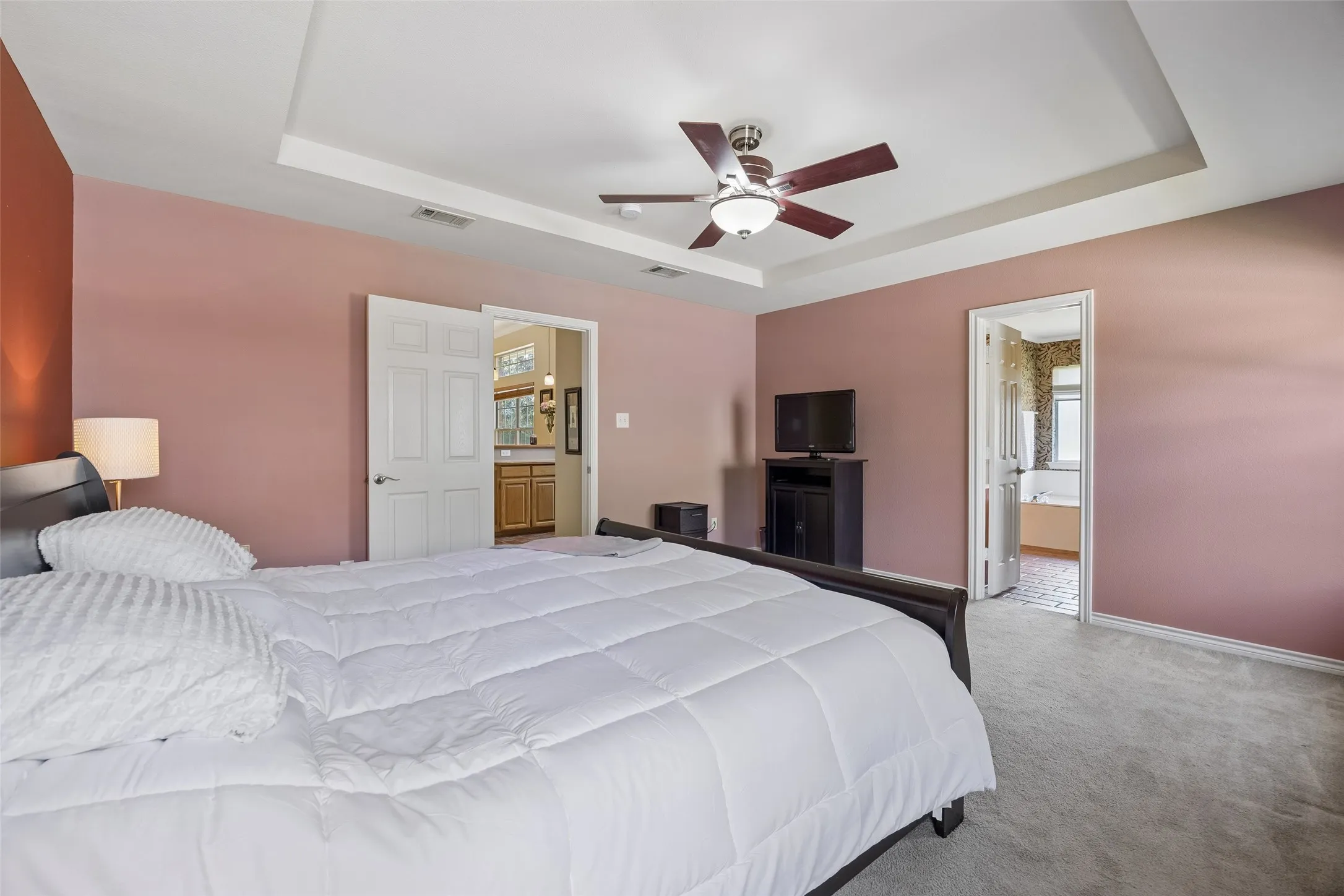Single Family Residence For Sale in Denton County , 621 W Windsor Drive, Denton, Texas 76207, 3 Bedroom, 2 Bathroom, 2 Garage spaces, 1,660 Sqft, built in 1995, mls#21264438, Real Estate Agent in Denton, Homes For Sale in Denton county, Homes For Sale in Denton, Realtor in Denton Texas, Real Estate Brokerage Independent Realty Texas, Luminita Cordes Realtor