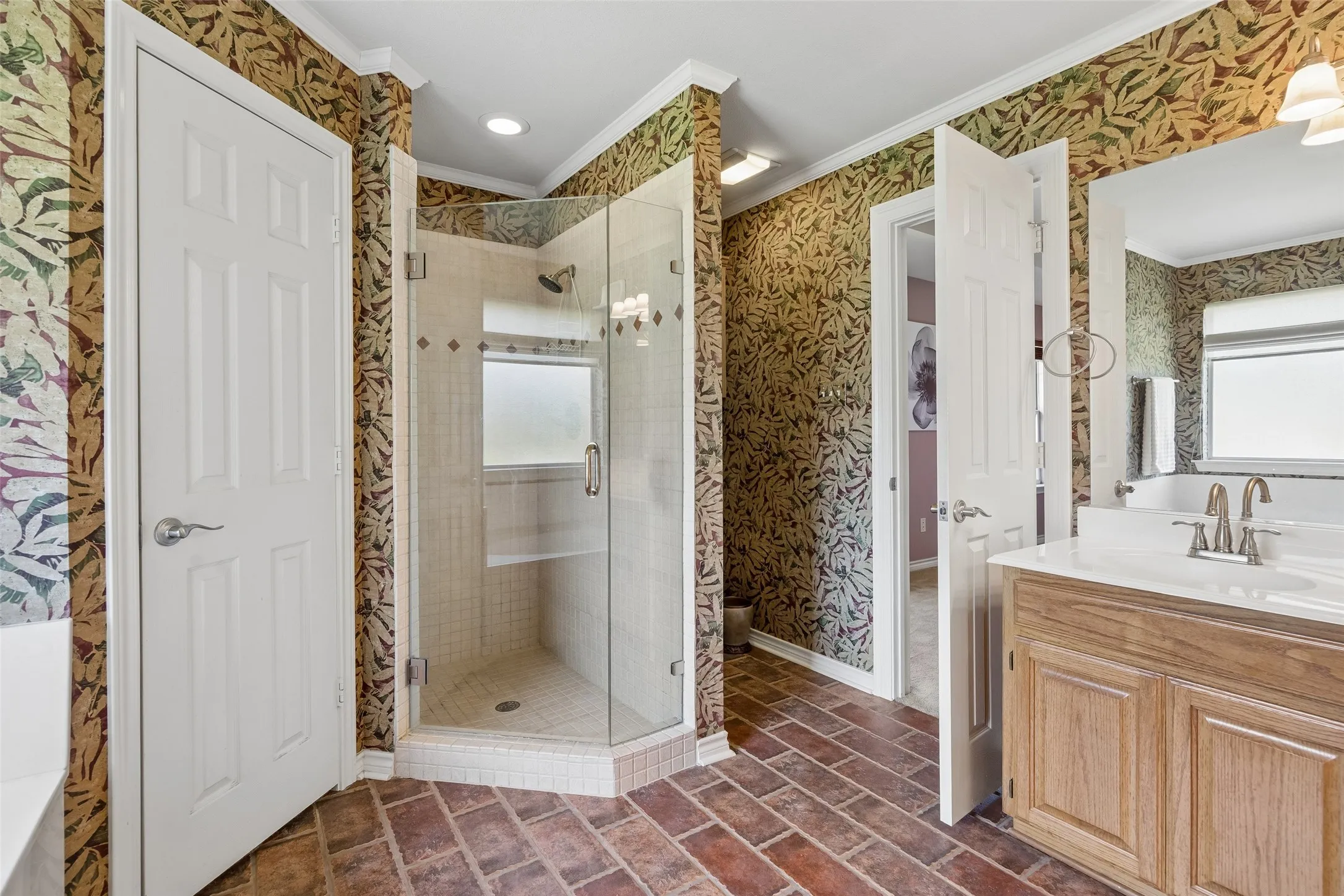 Single Family Residence For Sale in Denton County , 621 W Windsor Drive, Denton, Texas 76207, 3 Bedroom, 2 Bathroom, 2 Garage spaces, 1,660 Sqft, built in 1995, mls#21264438, Real Estate Agent in Denton, Homes For Sale in Denton county, Homes For Sale in Denton, Realtor in Denton Texas, Real Estate Brokerage Independent Realty Texas, Luminita Cordes Realtor
