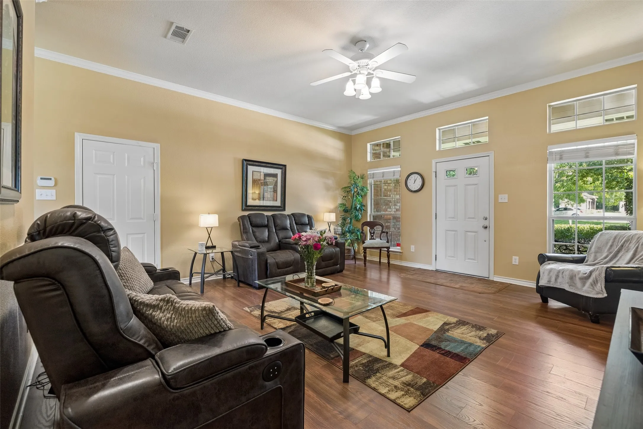 Single Family Residence For Sale in Denton County , 621 W Windsor Drive, Denton, Texas 76207, 3 Bedroom, 2 Bathroom, 2 Garage spaces, 1,660 Sqft, built in 1995, mls#21264438, Real Estate Agent in Denton, Homes For Sale in Denton county, Homes For Sale in Denton, Realtor in Denton Texas, Real Estate Brokerage Independent Realty Texas, Luminita Cordes Realtor