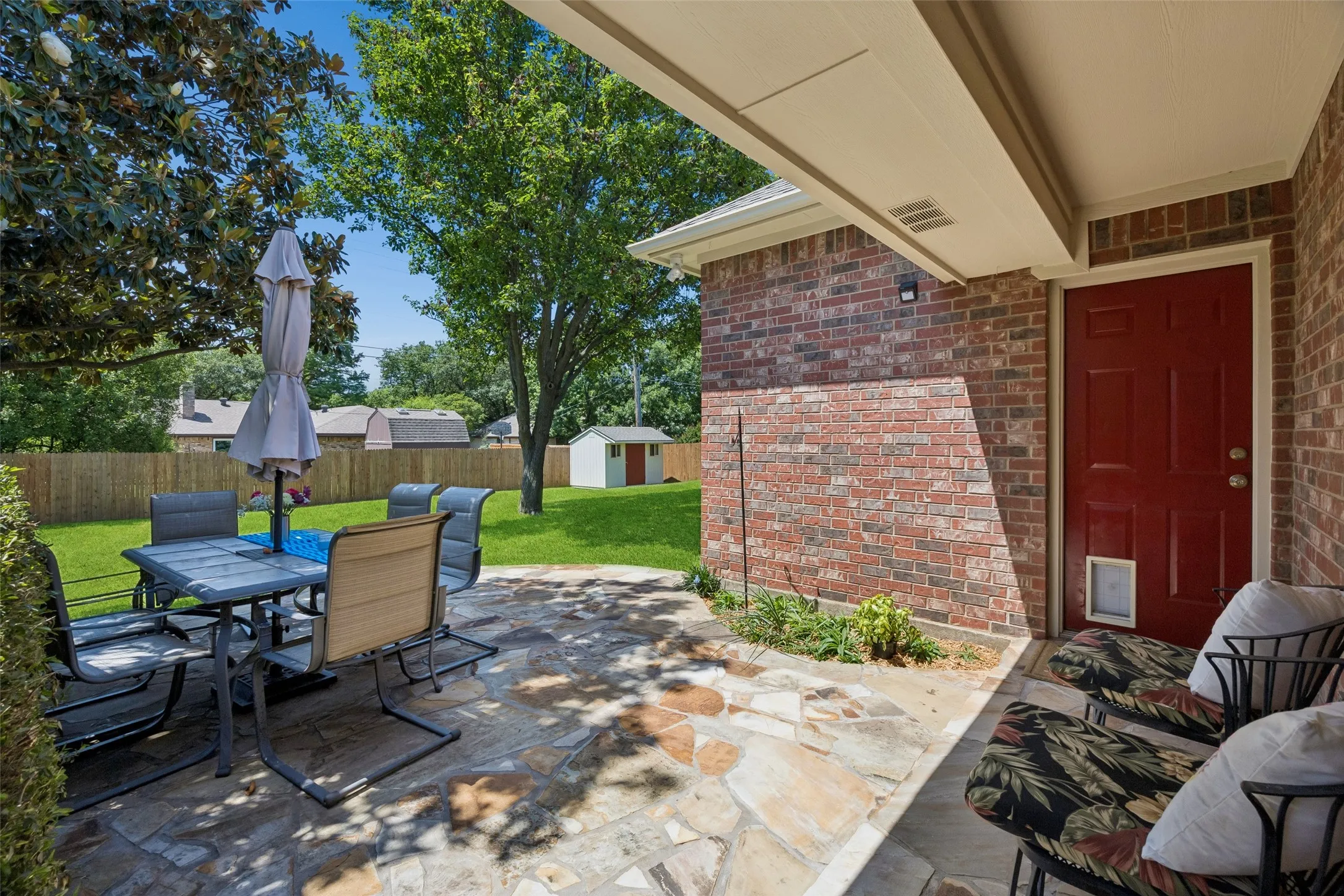 Single Family Residence For Sale in Denton County , 621 W Windsor Drive, Denton, Texas 76207, 3 Bedroom, 2 Bathroom, 2 Garage spaces, 1,660 Sqft, built in 1995, mls#21264438, Real Estate Agent in Denton, Homes For Sale in Denton county, Homes For Sale in Denton, Realtor in Denton Texas, Real Estate Brokerage Independent Realty Texas, Luminita Cordes Realtor