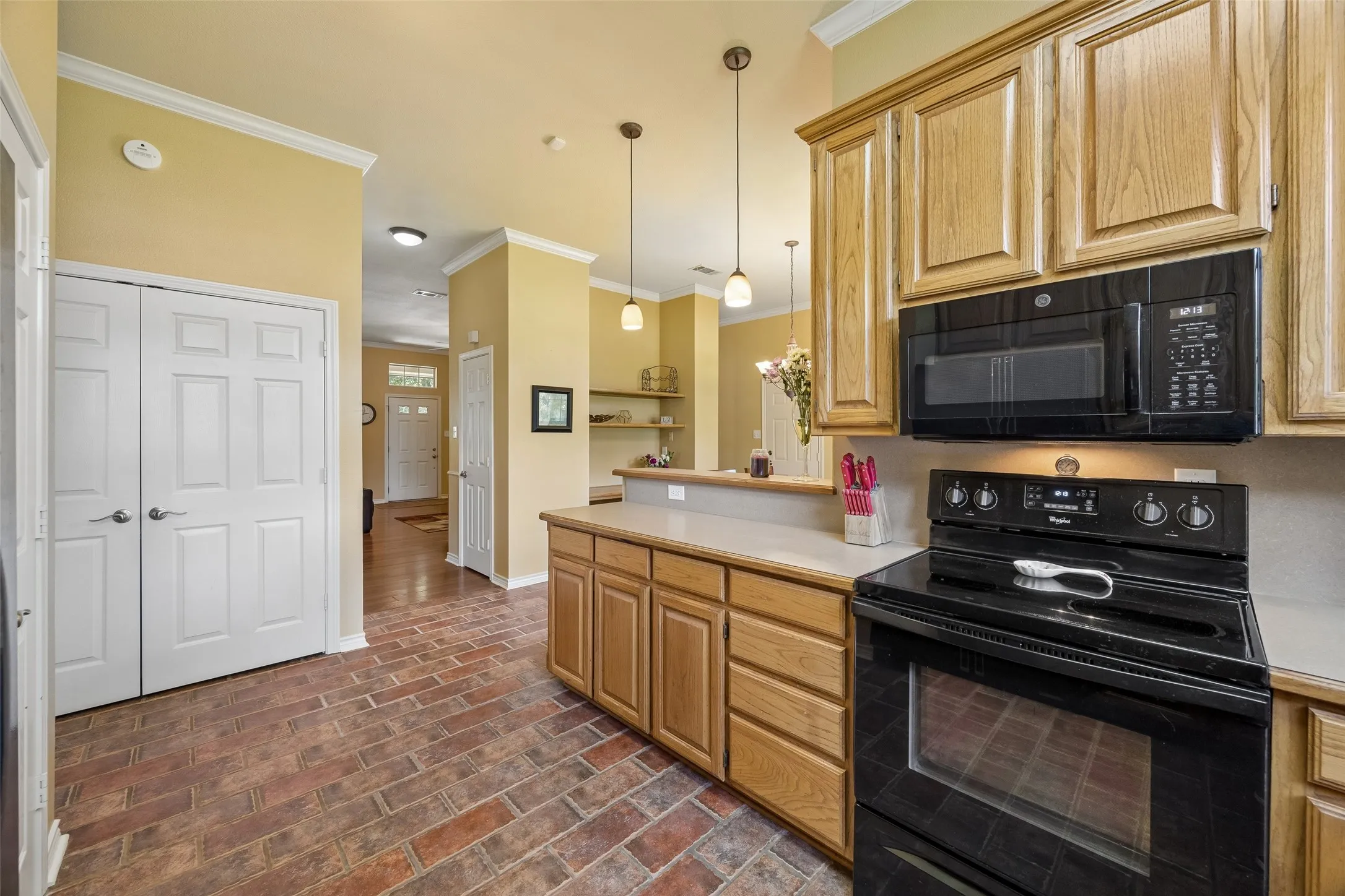 Single Family Residence For Sale in Denton County , 621 W Windsor Drive, Denton, Texas 76207, 3 Bedroom, 2 Bathroom, 2 Garage spaces, 1,660 Sqft, built in 1995, mls#21264438, Real Estate Agent in Denton, Homes For Sale in Denton county, Homes For Sale in Denton, Realtor in Denton Texas, Real Estate Brokerage Independent Realty Texas, Luminita Cordes Realtor
