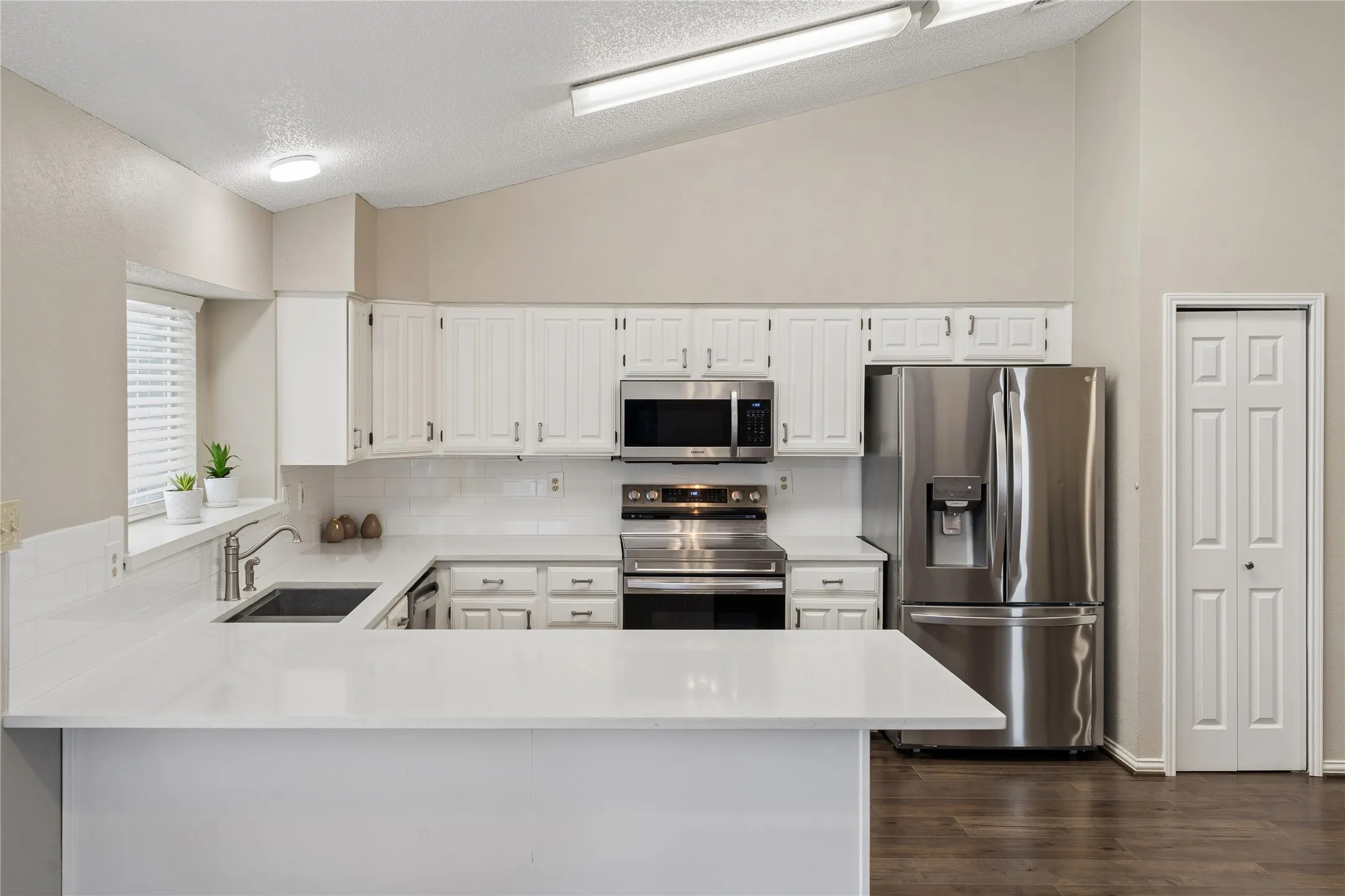 Single Family Residence For Sale in Collin County , 4405 Durango Lane, Mc Kinney, Texas 75070, 3 Bedroom, 2 Bathroom, 2 Garage spaces, 1,862 Sqft, built in 1988, Price $455,000, mls#21264431, Real Estate Agent in Mc Kinney, Homes For Sale in Collin county, Homes For Sale in Mc Kinney, Realtor in Mc Kinney Texas, Real Estate Brokerage Independent Realty Texas, Luminita Cordes Realtor