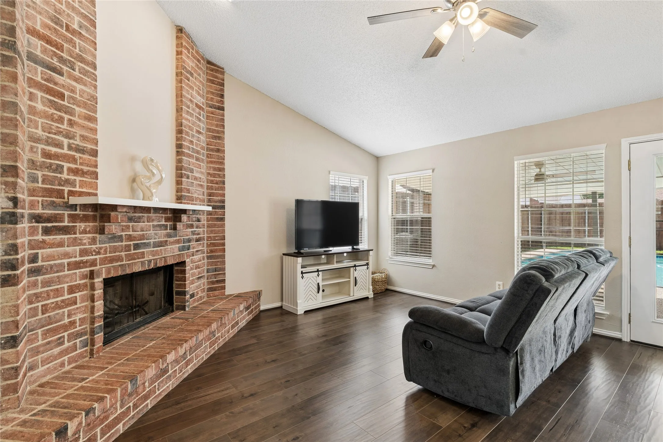 Single Family Residence For Sale in Collin County , 4405 Durango Lane, Mc Kinney, Texas 75070, 3 Bedroom, 2 Bathroom, 2 Garage spaces, 1,862 Sqft, built in 1988, Price $455,000, mls#21264431, Real Estate Agent in Mc Kinney, Homes For Sale in Collin county, Homes For Sale in Mc Kinney, Realtor in Mc Kinney Texas, Real Estate Brokerage Independent Realty Texas, Luminita Cordes Realtor