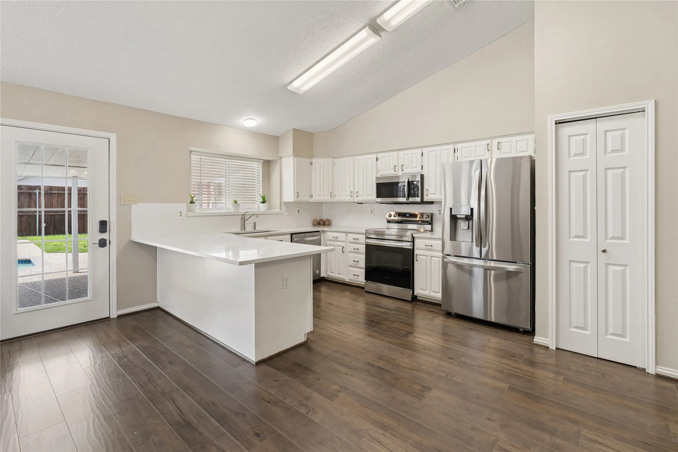 Single Family Residence For Sale in Collin County , 4405 Durango Lane, Mc Kinney, Texas 75070, 3 Bedroom, 2 Bathroom, 2 Garage spaces, 1,862 Sqft, built in 1988, Price $455,000, mls#21264431, Real Estate Agent in Mc Kinney, Homes For Sale in Collin county, Homes For Sale in Mc Kinney, Realtor in Mc Kinney Texas, Real Estate Brokerage Independent Realty Texas, Luminita Cordes Realtor