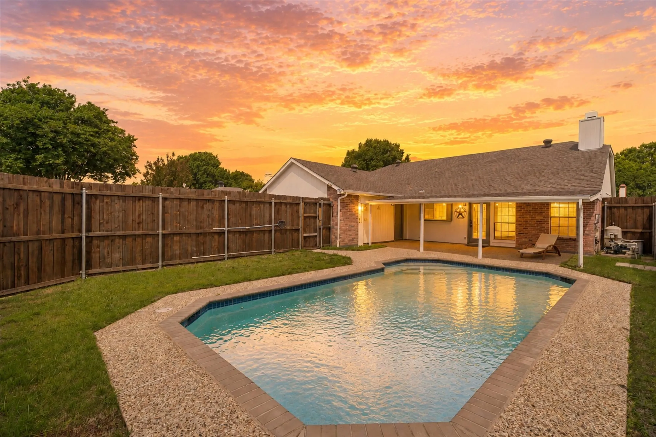 Single Family Residence For Sale in Collin County , 4405 Durango Lane, Mc Kinney, Texas 75070, 3 Bedroom, 2 Bathroom, 2 Garage spaces, 1,862 Sqft, built in 1988, Price $455,000, mls#21264431, Real Estate Agent in Mc Kinney, Homes For Sale in Collin county, Homes For Sale in Mc Kinney, Realtor in Mc Kinney Texas, Real Estate Brokerage Independent Realty Texas, Luminita Cordes Realtor