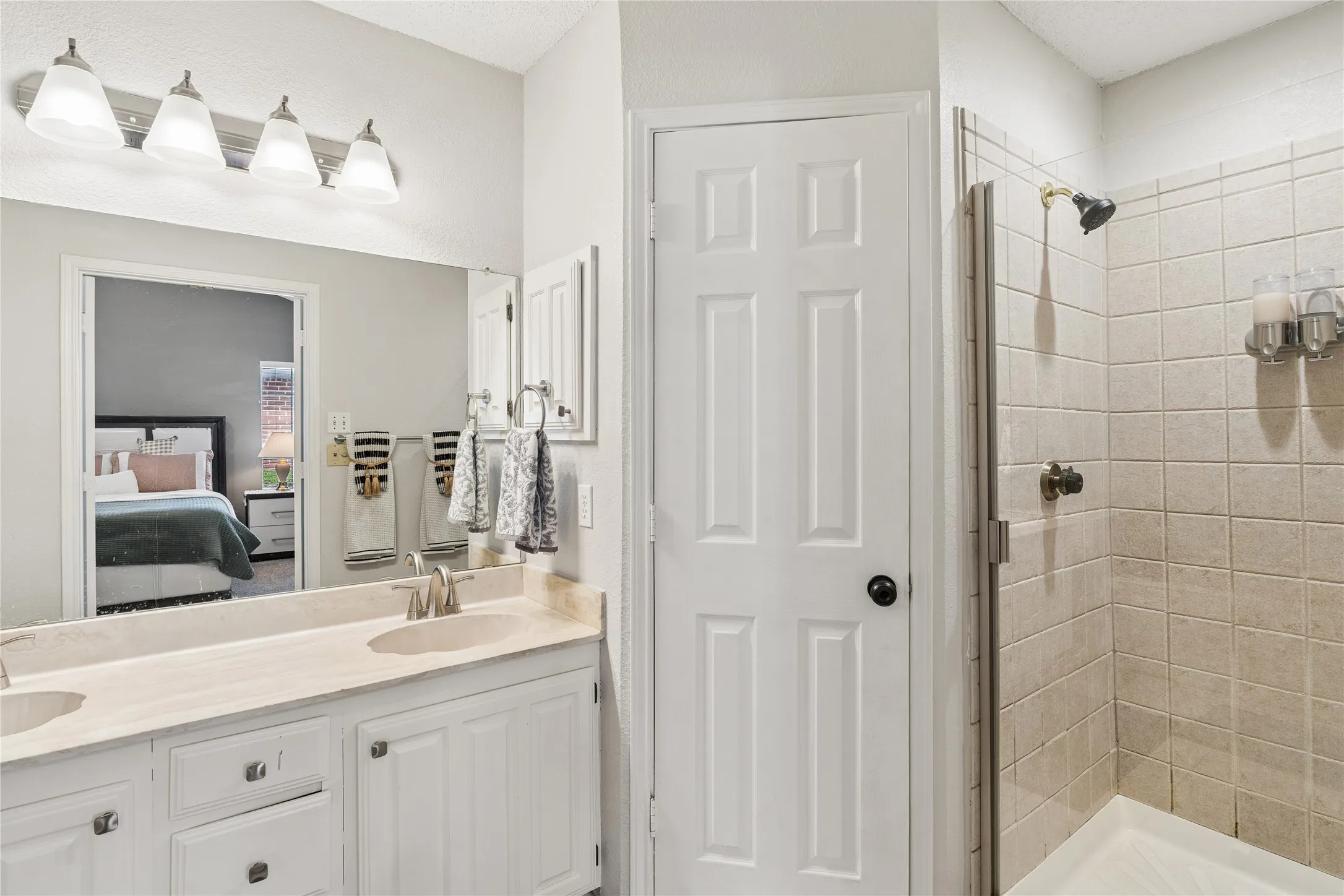 Single Family Residence For Sale in Collin County , 4405 Durango Lane, Mc Kinney, Texas 75070, 3 Bedroom, 2 Bathroom, 2 Garage spaces, 1,862 Sqft, built in 1988, Price $455,000, mls#21264431, Real Estate Agent in Mc Kinney, Homes For Sale in Collin county, Homes For Sale in Mc Kinney, Realtor in Mc Kinney Texas, Real Estate Brokerage Independent Realty Texas, Luminita Cordes Realtor