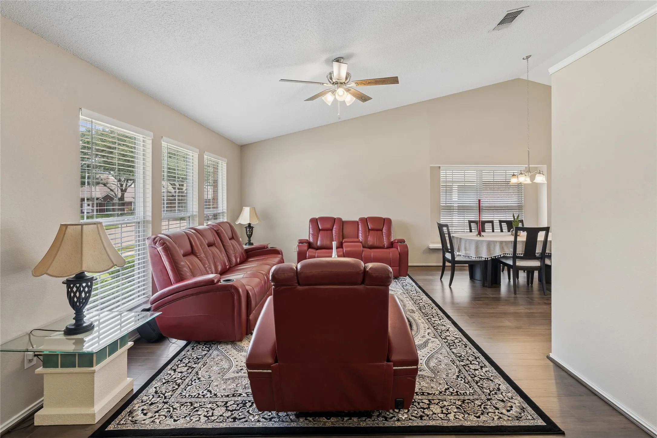 Single Family Residence For Sale in Collin County , 4405 Durango Lane, Mc Kinney, Texas 75070, 3 Bedroom, 2 Bathroom, 2 Garage spaces, 1,862 Sqft, built in 1988, Price $455,000, mls#21264431, Real Estate Agent in Mc Kinney, Homes For Sale in Collin county, Homes For Sale in Mc Kinney, Realtor in Mc Kinney Texas, Real Estate Brokerage Independent Realty Texas, Luminita Cordes Realtor