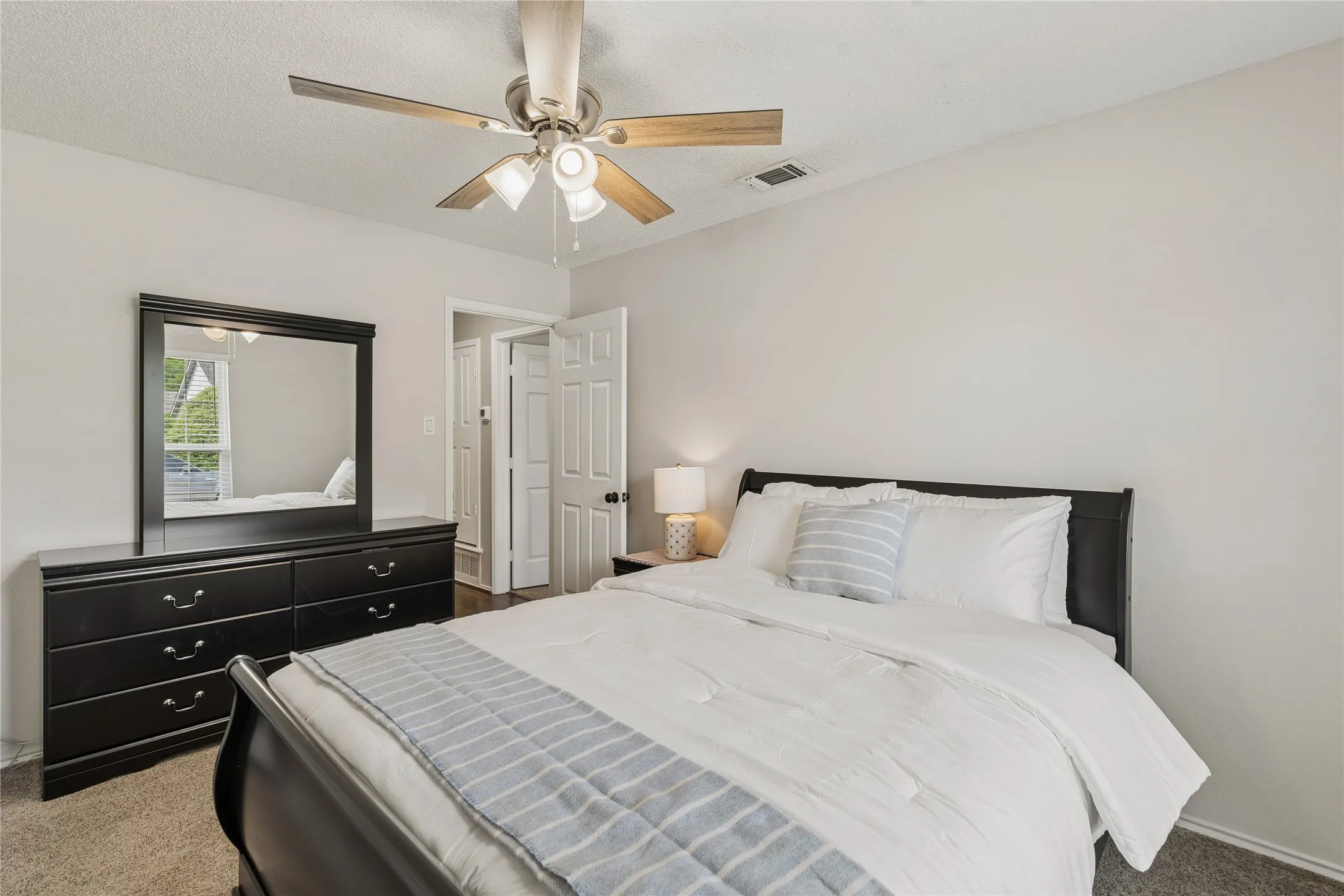 Single Family Residence For Sale in Collin County , 4405 Durango Lane, Mc Kinney, Texas 75070, 3 Bedroom, 2 Bathroom, 2 Garage spaces, 1,862 Sqft, built in 1988, Price $455,000, mls#21264431, Real Estate Agent in Mc Kinney, Homes For Sale in Collin county, Homes For Sale in Mc Kinney, Realtor in Mc Kinney Texas, Real Estate Brokerage Independent Realty Texas, Luminita Cordes Realtor
