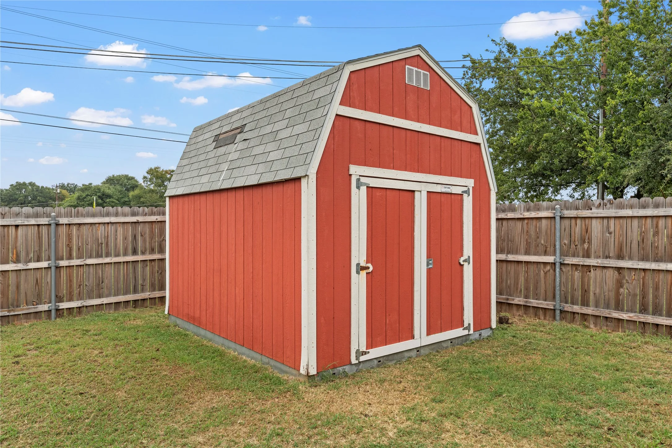 Single Family Residence For Sale in Mc Lennan County , 1694 Mclennan Crossing Road, Woodway, Texas 76712, 4 Bedroom, 3 Bathroom, 2 Garage spaces, 2,529 Sqft, built in 2001, mls#21264397, Real Estate Agent in Woodway, Homes For Sale in Mc Lennan county, Homes For Sale in Woodway, Realtor in Woodway Texas, Real Estate Brokerage Independent Realty Texas, Luminita Cordes Realtor