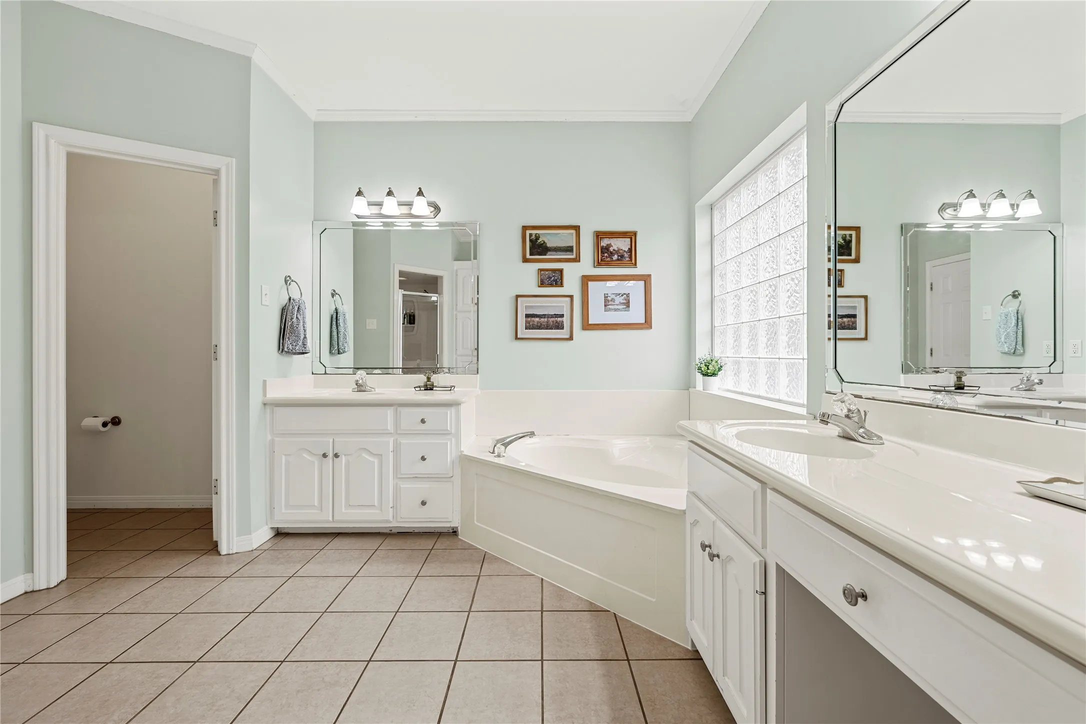 Single Family Residence For Sale in Mc Lennan County , 1694 Mclennan Crossing Road, Woodway, Texas 76712, 4 Bedroom, 3 Bathroom, 2 Garage spaces, 2,529 Sqft, built in 2001, mls#21264397, Real Estate Agent in Woodway, Homes For Sale in Mc Lennan county, Homes For Sale in Woodway, Realtor in Woodway Texas, Real Estate Brokerage Independent Realty Texas, Luminita Cordes Realtor
