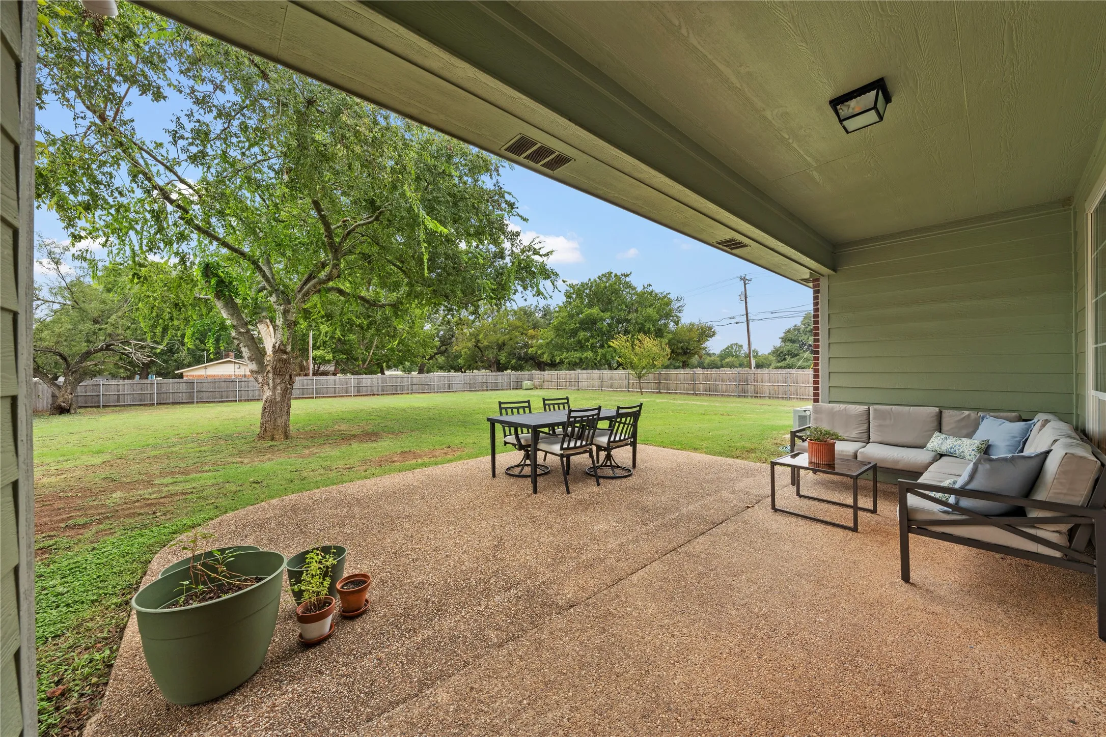 Single Family Residence For Sale in Mc Lennan County , 1694 Mclennan Crossing Road, Woodway, Texas 76712, 4 Bedroom, 3 Bathroom, 2 Garage spaces, 2,529 Sqft, built in 2001, mls#21264397, Real Estate Agent in Woodway, Homes For Sale in Mc Lennan county, Homes For Sale in Woodway, Realtor in Woodway Texas, Real Estate Brokerage Independent Realty Texas, Luminita Cordes Realtor