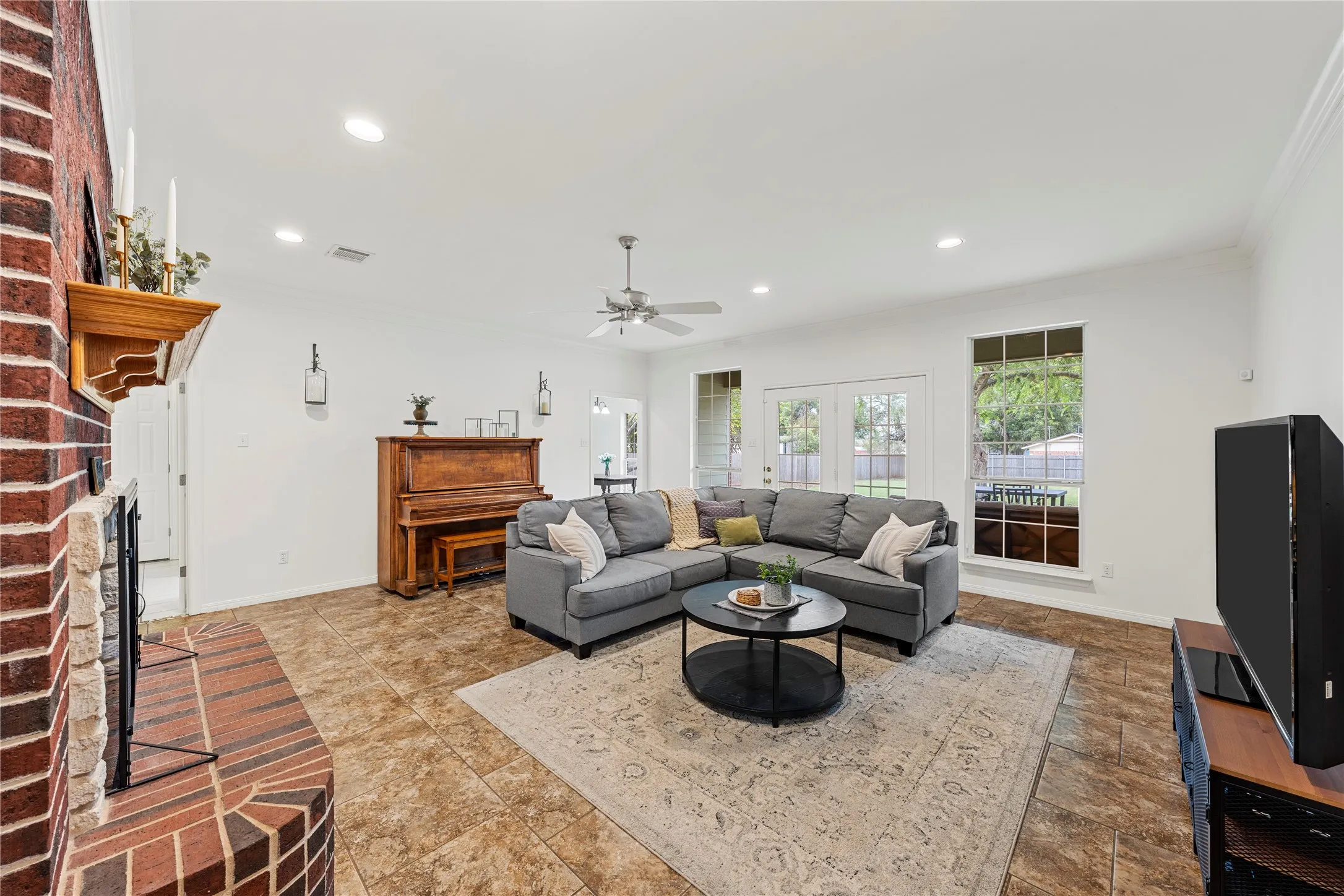 Single Family Residence For Sale in Mc Lennan County , 1694 Mclennan Crossing Road, Woodway, Texas 76712, 4 Bedroom, 3 Bathroom, 2 Garage spaces, 2,529 Sqft, built in 2001, mls#21264397, Real Estate Agent in Woodway, Homes For Sale in Mc Lennan county, Homes For Sale in Woodway, Realtor in Woodway Texas, Real Estate Brokerage Independent Realty Texas, Luminita Cordes Realtor
