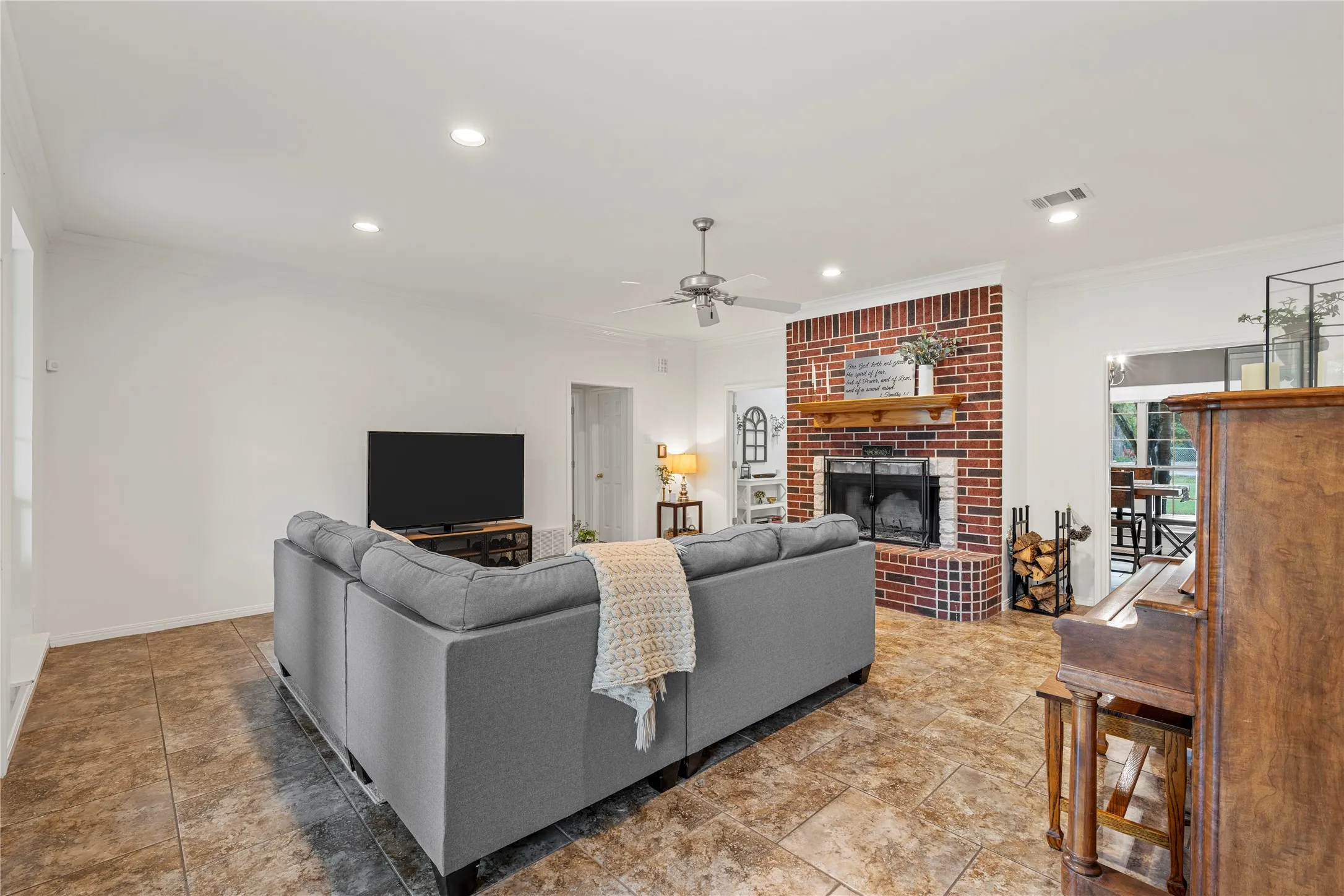 Single Family Residence For Sale in Mc Lennan County , 1694 Mclennan Crossing Road, Woodway, Texas 76712, 4 Bedroom, 3 Bathroom, 2 Garage spaces, 2,529 Sqft, built in 2001, mls#21264397, Real Estate Agent in Woodway, Homes For Sale in Mc Lennan county, Homes For Sale in Woodway, Realtor in Woodway Texas, Real Estate Brokerage Independent Realty Texas, Luminita Cordes Realtor