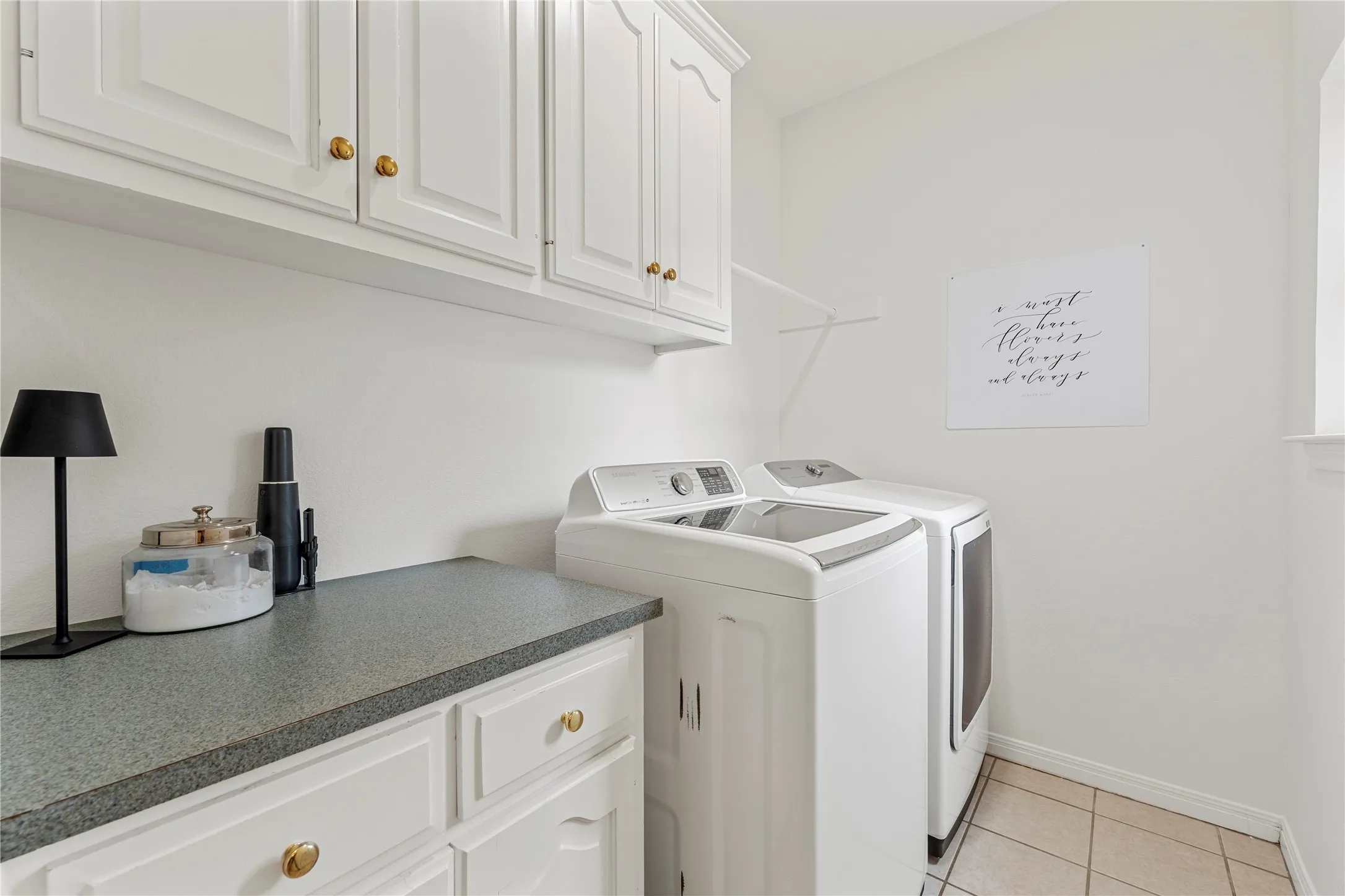Single Family Residence For Sale in Mc Lennan County , 1694 Mclennan Crossing Road, Woodway, Texas 76712, 4 Bedroom, 3 Bathroom, 2 Garage spaces, 2,529 Sqft, built in 2001, mls#21264397, Real Estate Agent in Woodway, Homes For Sale in Mc Lennan county, Homes For Sale in Woodway, Realtor in Woodway Texas, Real Estate Brokerage Independent Realty Texas, Luminita Cordes Realtor