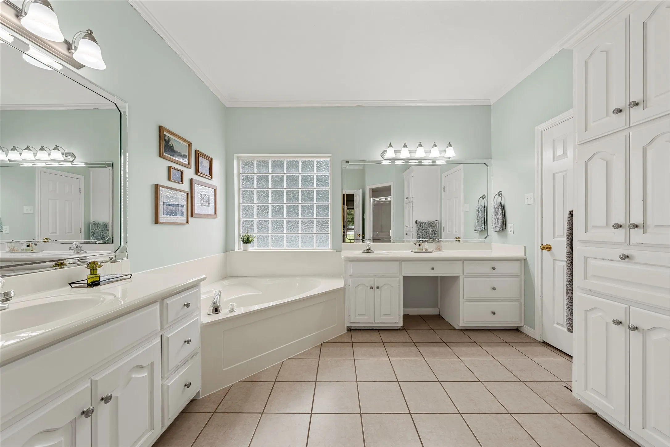 Single Family Residence For Sale in Mc Lennan County , 1694 Mclennan Crossing Road, Woodway, Texas 76712, 4 Bedroom, 3 Bathroom, 2 Garage spaces, 2,529 Sqft, built in 2001, mls#21264397, Real Estate Agent in Woodway, Homes For Sale in Mc Lennan county, Homes For Sale in Woodway, Realtor in Woodway Texas, Real Estate Brokerage Independent Realty Texas, Luminita Cordes Realtor