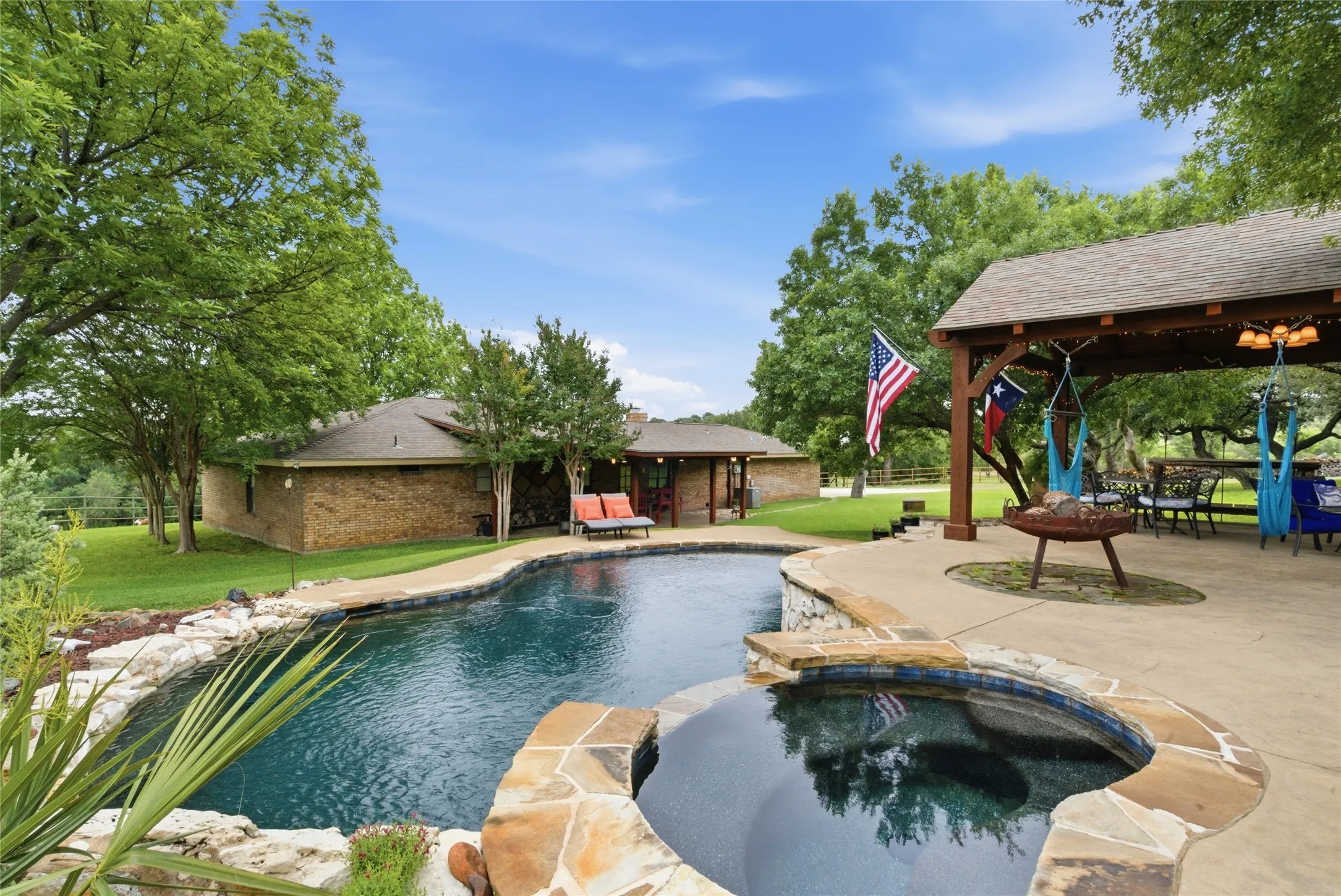 Single Family Residence For Sale in Erath County , 1973 County Road 513, Stephenville, Texas 76401, 4 Bedroom, 2 Bathroom, 3 Garage spaces, 1,939 Sqft, built in 1977, mls#21264281, Real Estate Agent in Stephenville, Homes For Sale in Erath county, Homes For Sale in Stephenville, Realtor in Stephenville Texas, Real Estate Brokerage Independent Realty Texas, Luminita Cordes Realtor